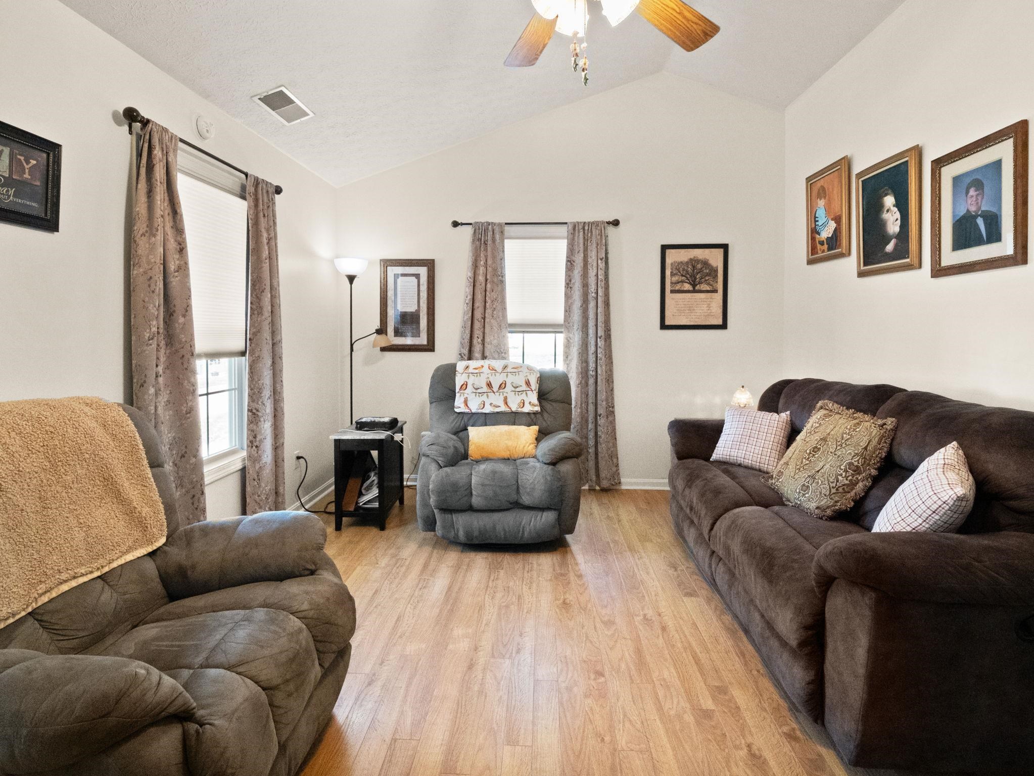1910 15th Street, Owensboro, Kentucky 42303, 3 Bedrooms Bedrooms, ,2 BathroomsBathrooms,Single Family Residence,For Sale,15th Street,94622