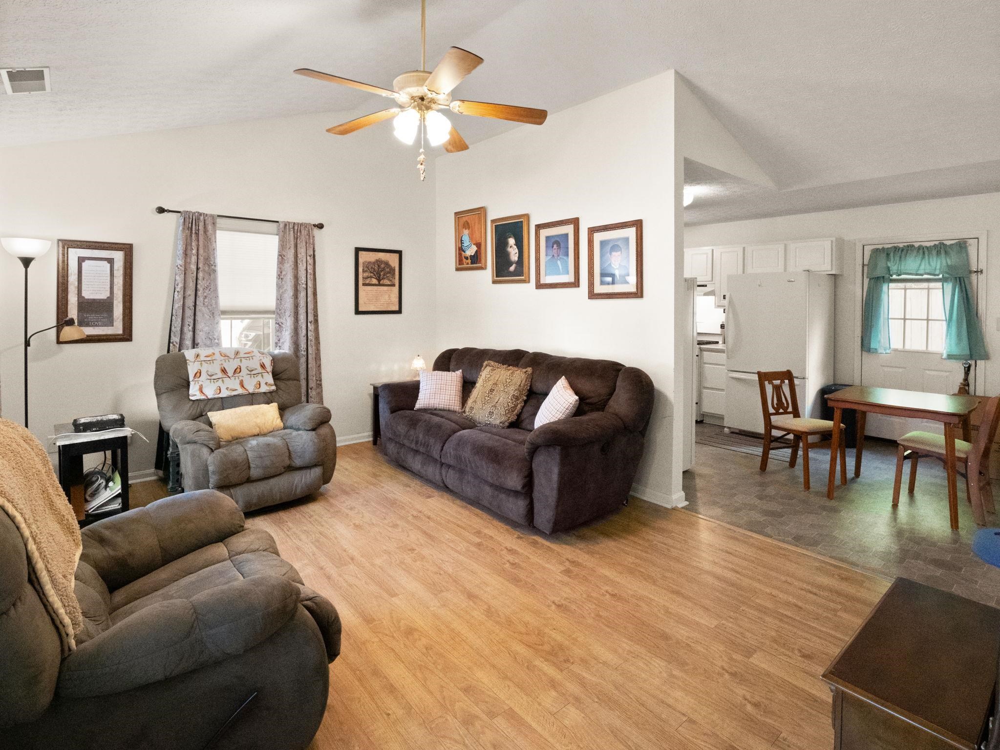 1910 15th Street, Owensboro, Kentucky 42303, 3 Bedrooms Bedrooms, ,2 BathroomsBathrooms,Single Family Residence,For Sale,15th Street,94622