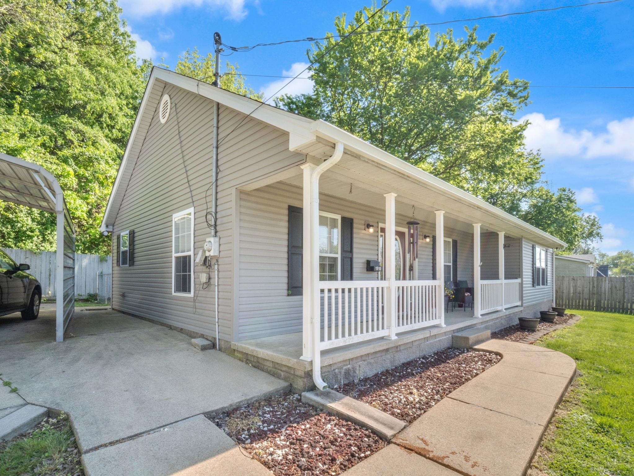 1910 15th Street, Owensboro, Kentucky 42303, 3 Bedrooms Bedrooms, ,2 BathroomsBathrooms,Single Family Residence,For Sale,15th Street,94622