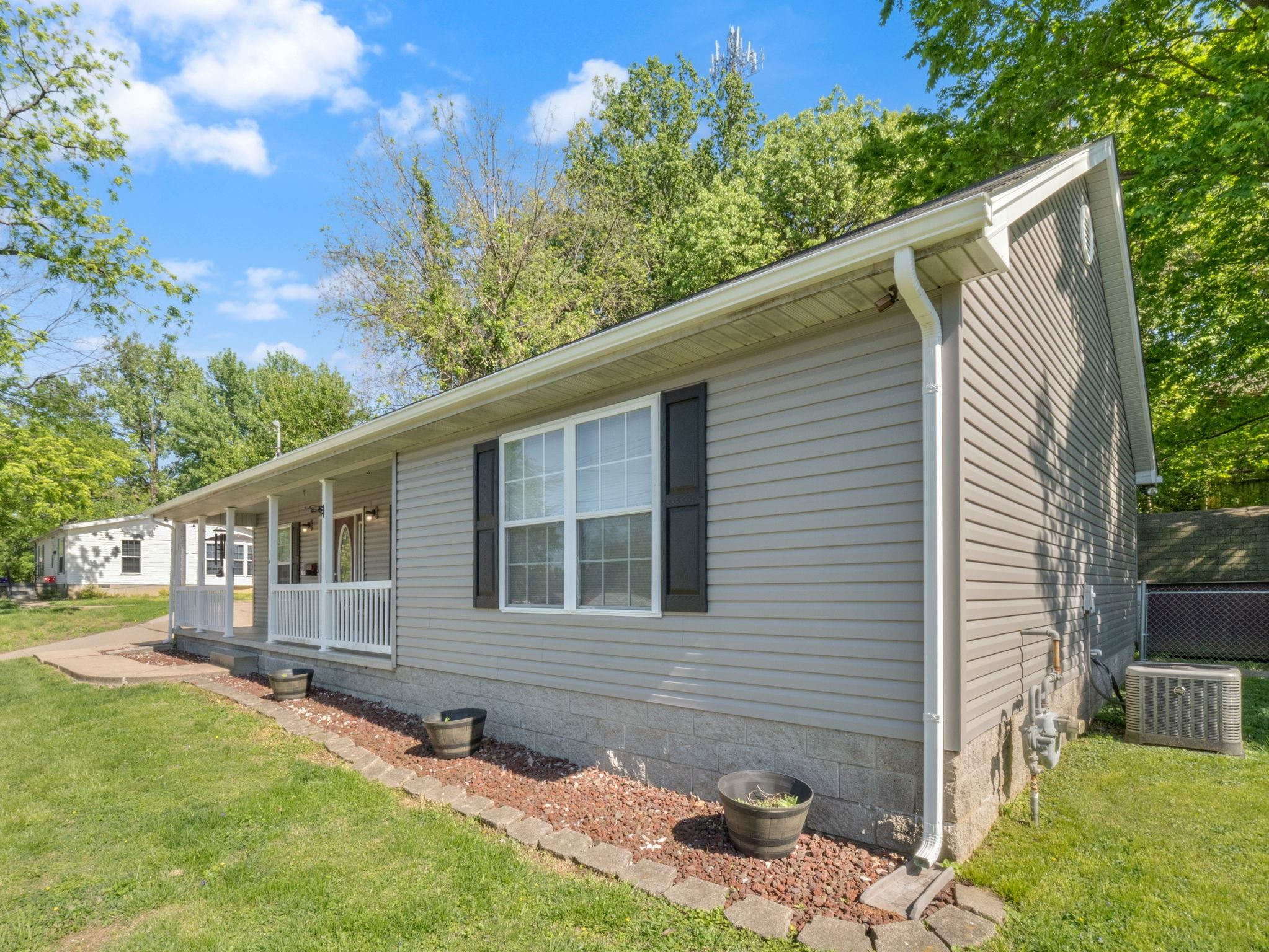 1910 15th Street, Owensboro, Kentucky 42303, 3 Bedrooms Bedrooms, ,2 BathroomsBathrooms,Single Family Residence,For Sale,15th Street,94622