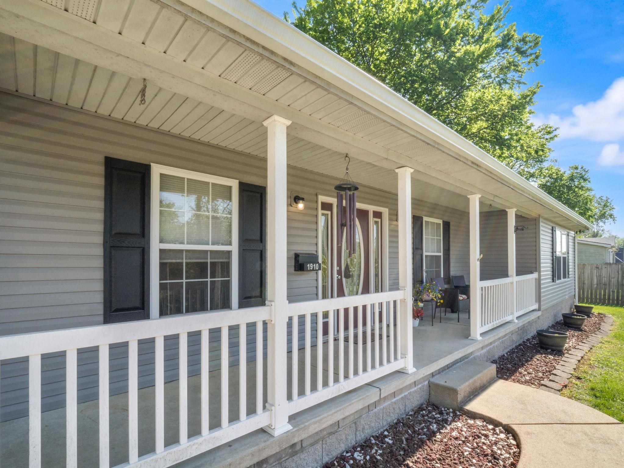 1910 15th Street, Owensboro, Kentucky 42303, 3 Bedrooms Bedrooms, ,2 BathroomsBathrooms,Single Family Residence,For Sale,15th Street,94622