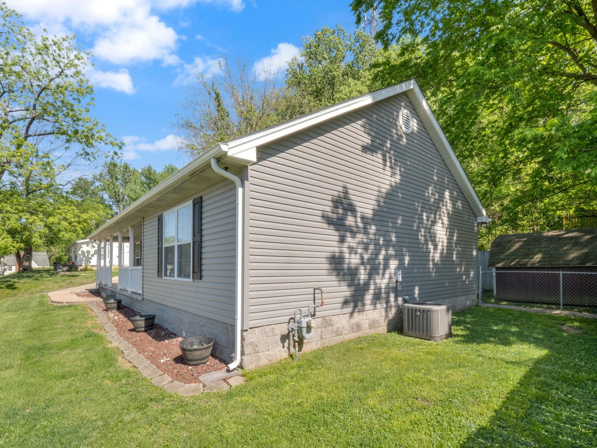 1910 15th Street, Owensboro, Kentucky 42303, 3 Bedrooms Bedrooms, ,2 BathroomsBathrooms,Single Family Residence,For Sale,15th Street,94622