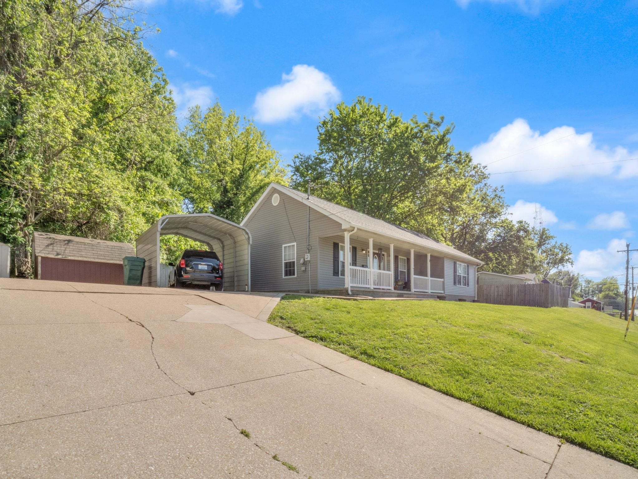 1910 15th Street, Owensboro, Kentucky 42303, 3 Bedrooms Bedrooms, ,2 BathroomsBathrooms,Single Family Residence,For Sale,15th Street,94622