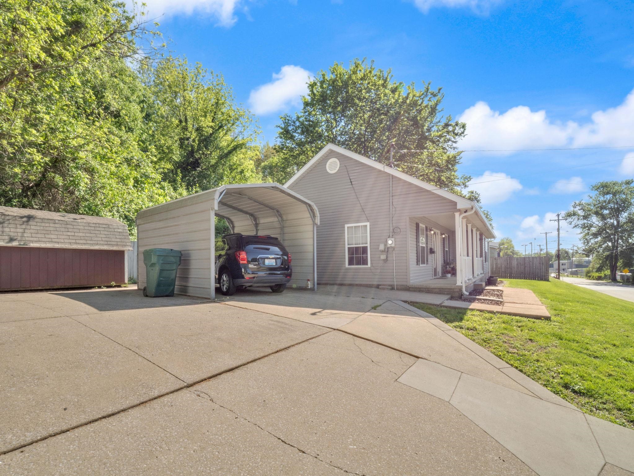 1910 15th Street, Owensboro, Kentucky 42303, 3 Bedrooms Bedrooms, ,2 BathroomsBathrooms,Single Family Residence,For Sale,15th Street,94622