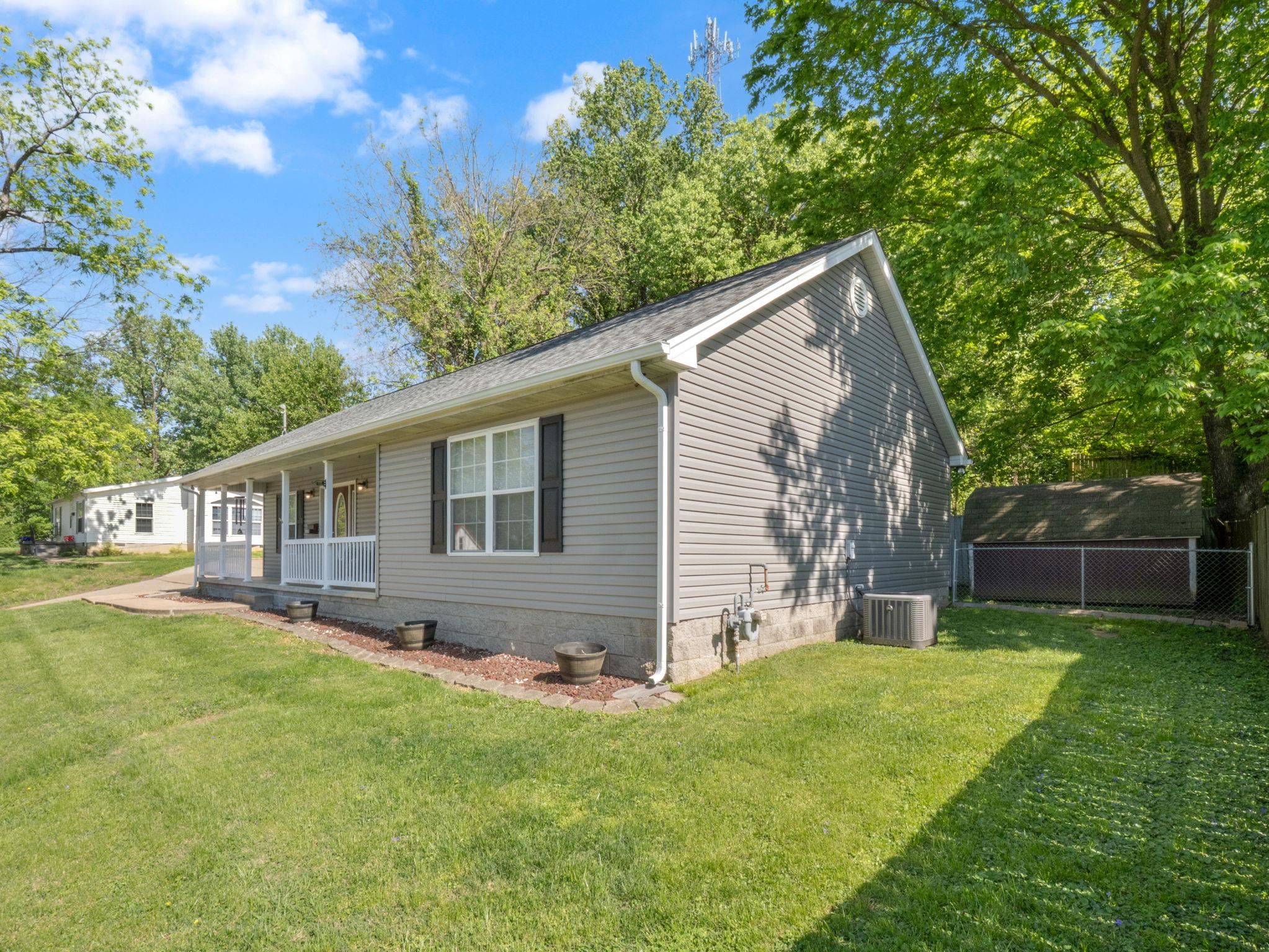 1910 15th Street, Owensboro, Kentucky 42303, 3 Bedrooms Bedrooms, ,2 BathroomsBathrooms,Single Family Residence,For Sale,15th Street,94622