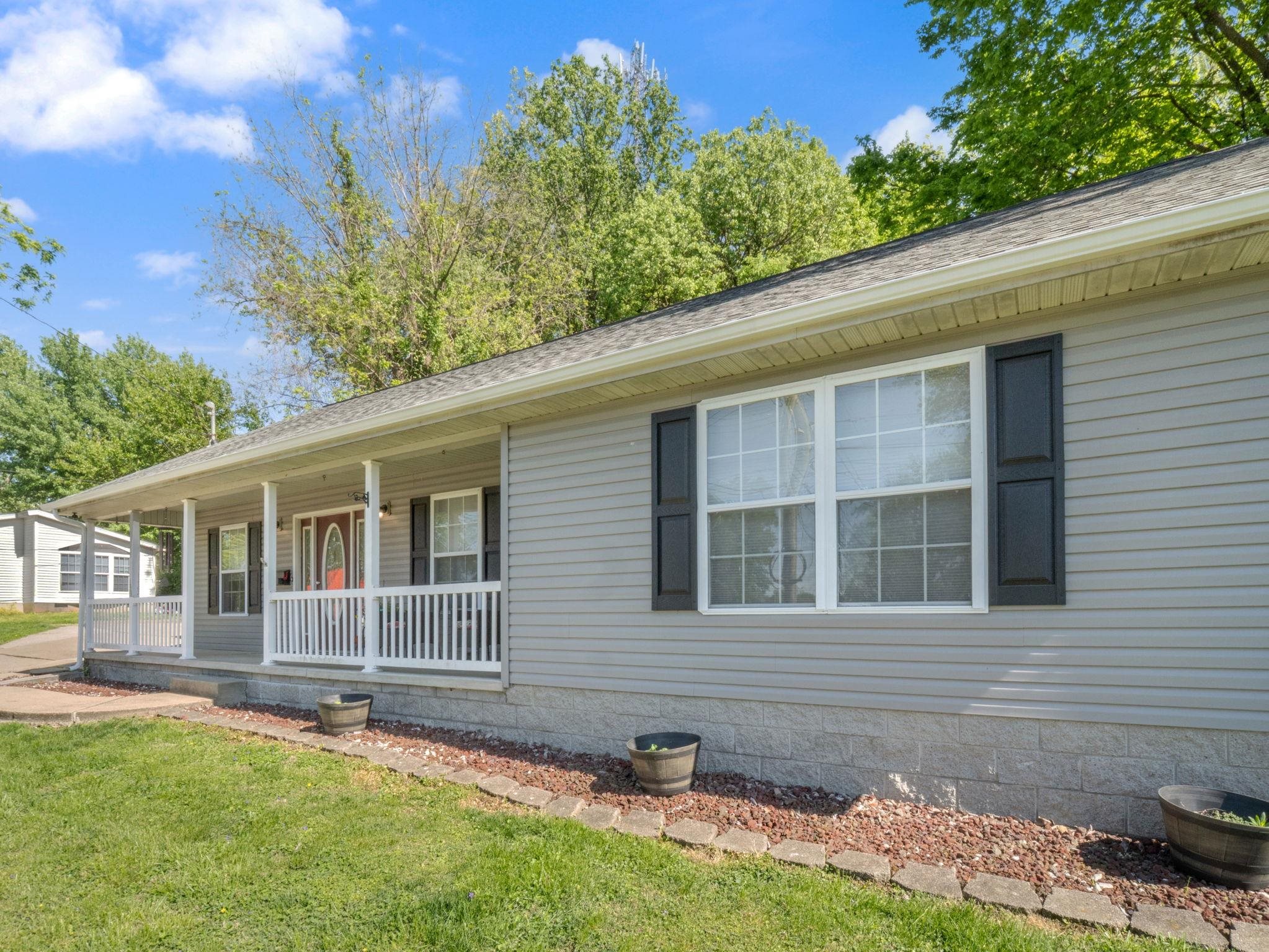 1910 15th Street, Owensboro, Kentucky 42303, 3 Bedrooms Bedrooms, ,2 BathroomsBathrooms,Single Family Residence,For Sale,15th Street,94622