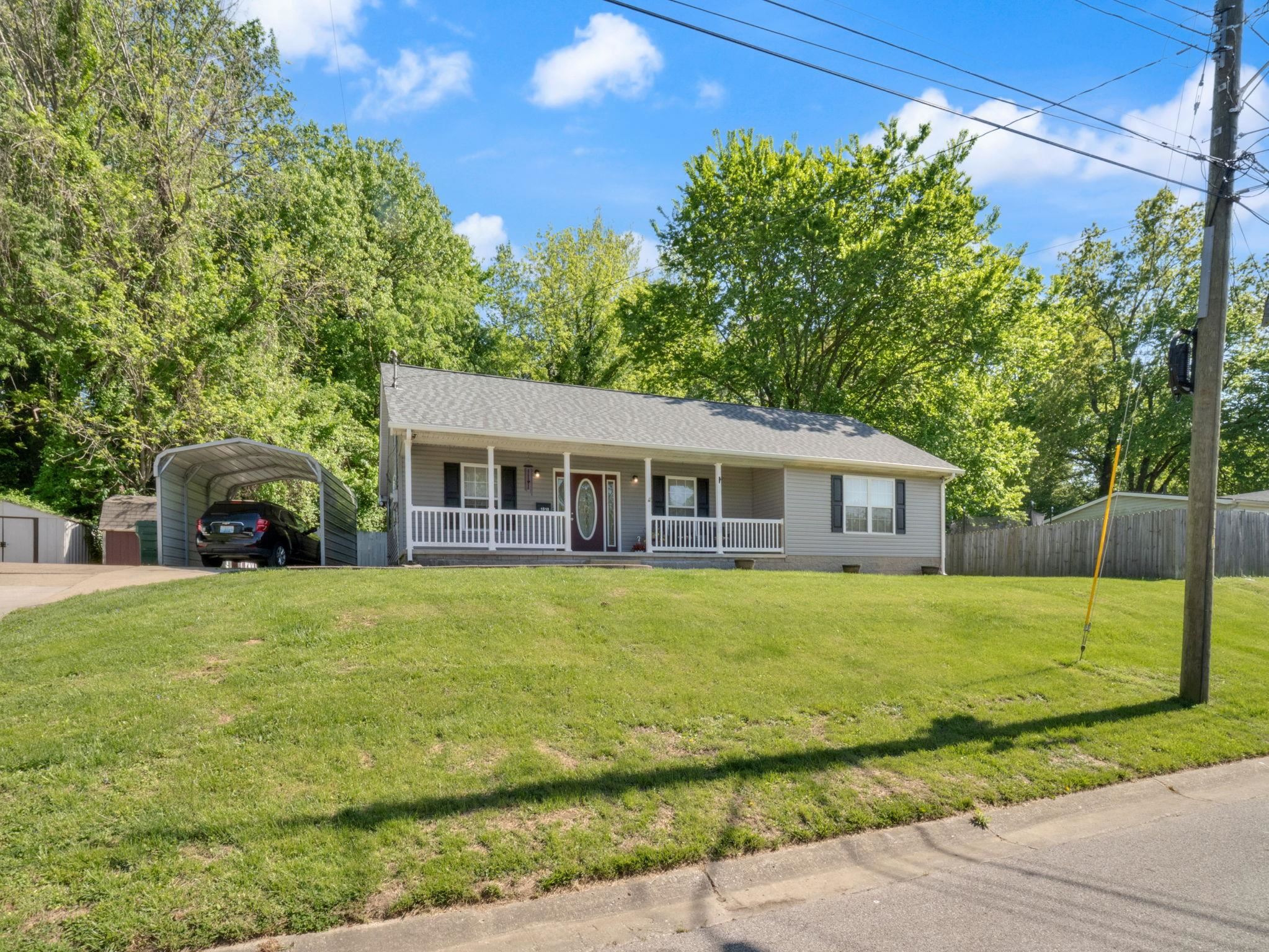 1910 15th Street, Owensboro, Kentucky 42303, 3 Bedrooms Bedrooms, ,2 BathroomsBathrooms,Single Family Residence,For Sale,15th Street,94622