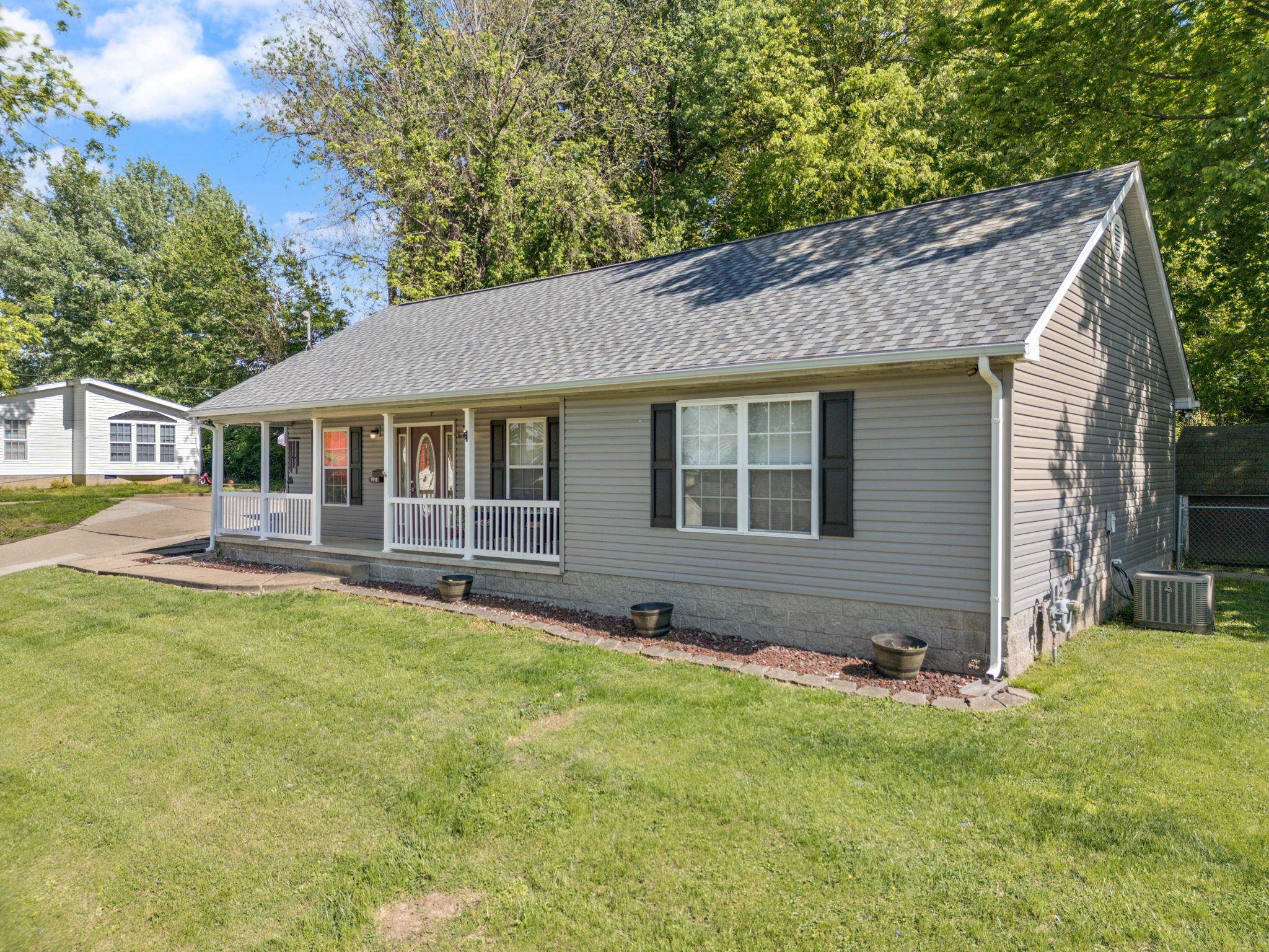 1910 15th Street, Owensboro, Kentucky 42303, 3 Bedrooms Bedrooms, ,2 BathroomsBathrooms,Single Family Residence,For Sale,15th Street,94622