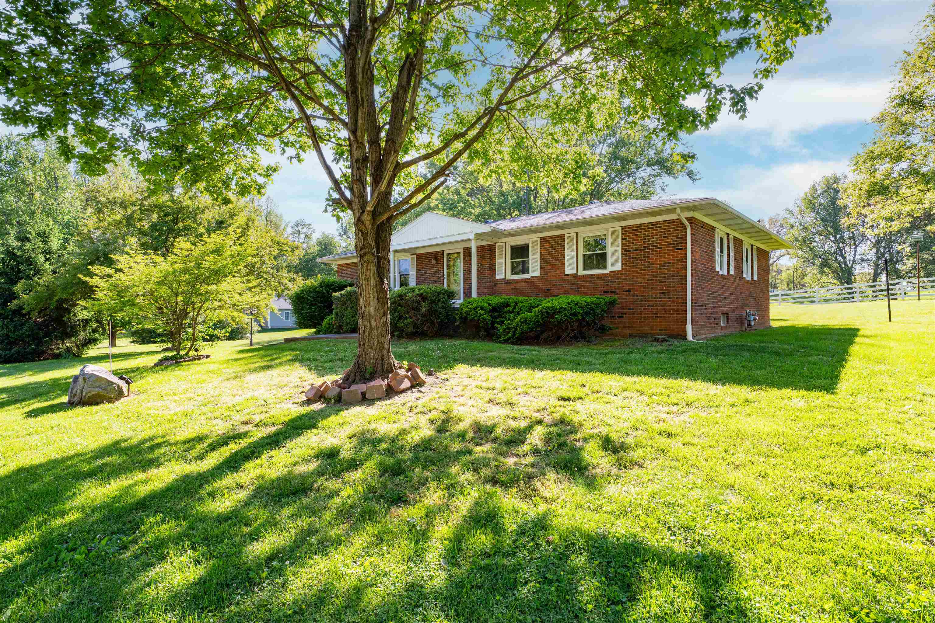 4770 Becker Dr., Owensboro, Kentucky 42303, 3 Bedrooms Bedrooms, ,2 BathroomsBathrooms,Single Family Residence,For Sale,Becker Dr.,94627