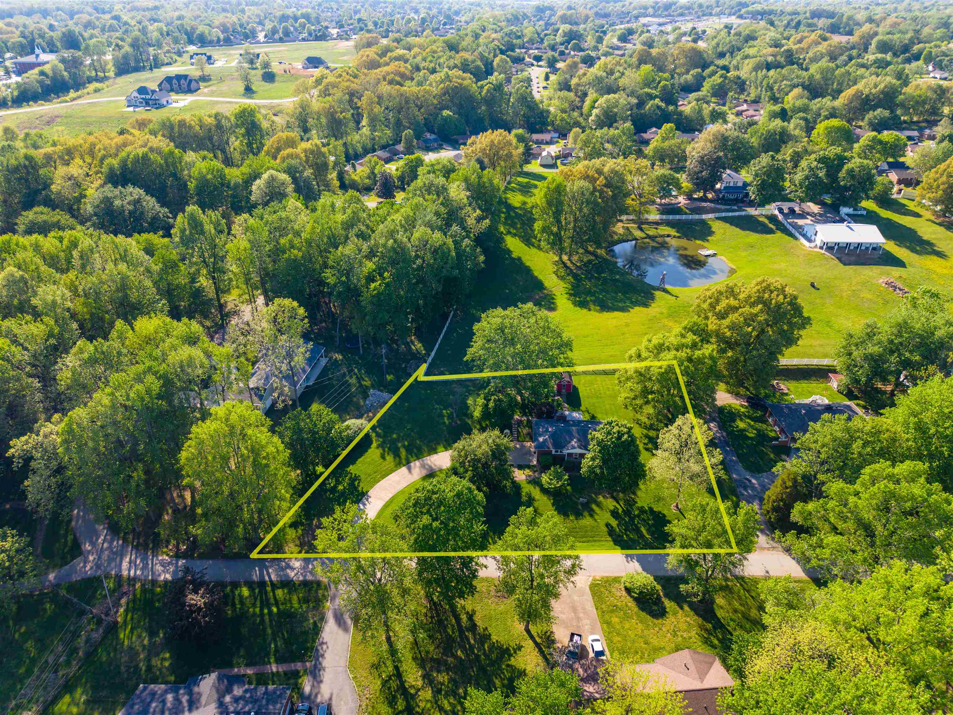 4770 Becker Dr., Owensboro, Kentucky 42303, 3 Bedrooms Bedrooms, ,2 BathroomsBathrooms,Single Family Residence,For Sale,Becker Dr.,94627