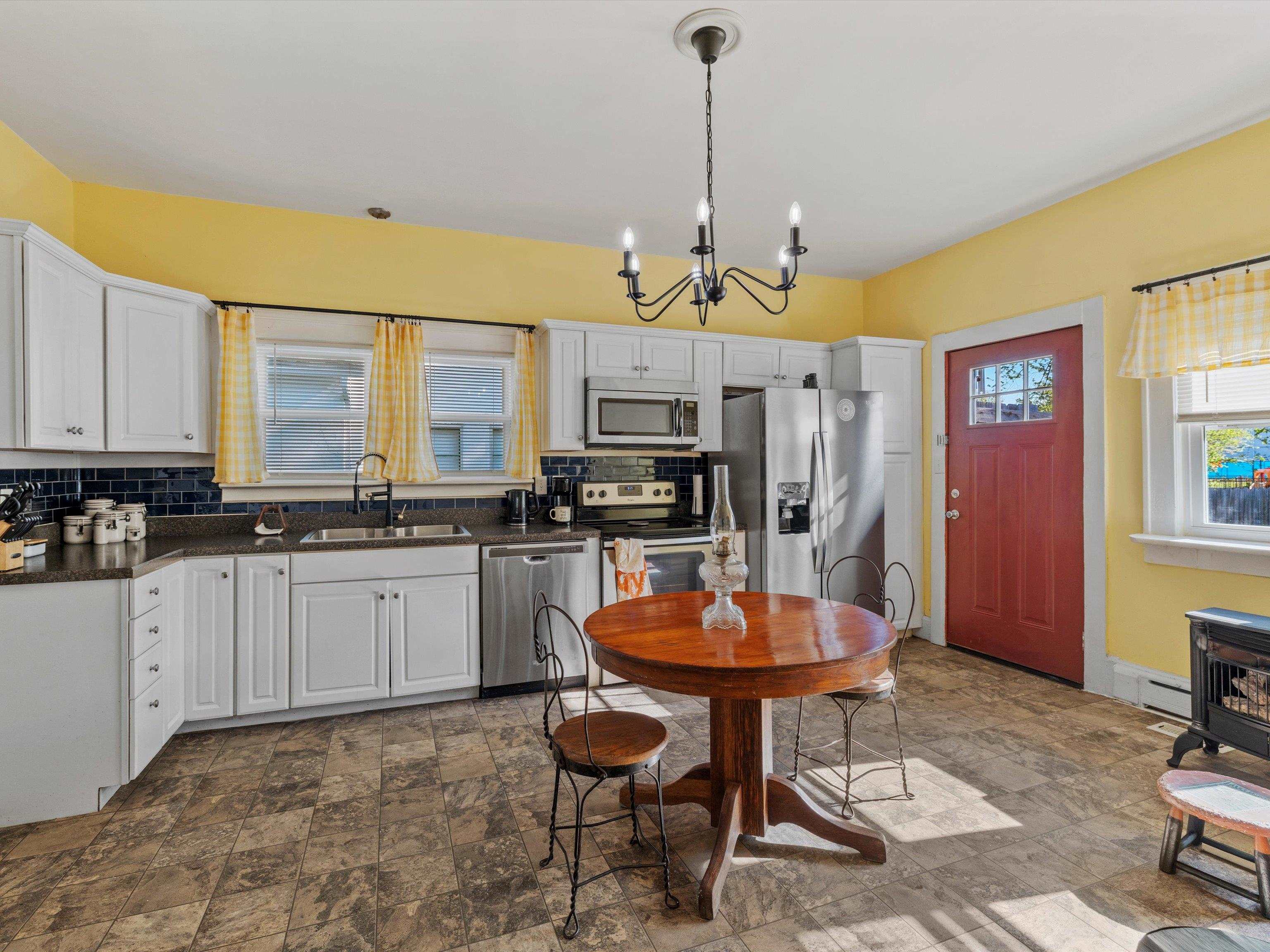 134 Seminary Street, Madisonville, Kentucky 42431, 4 Bedrooms Bedrooms, ,2 BathroomsBathrooms,Single Family Residence,For Sale,Seminary Street,94630