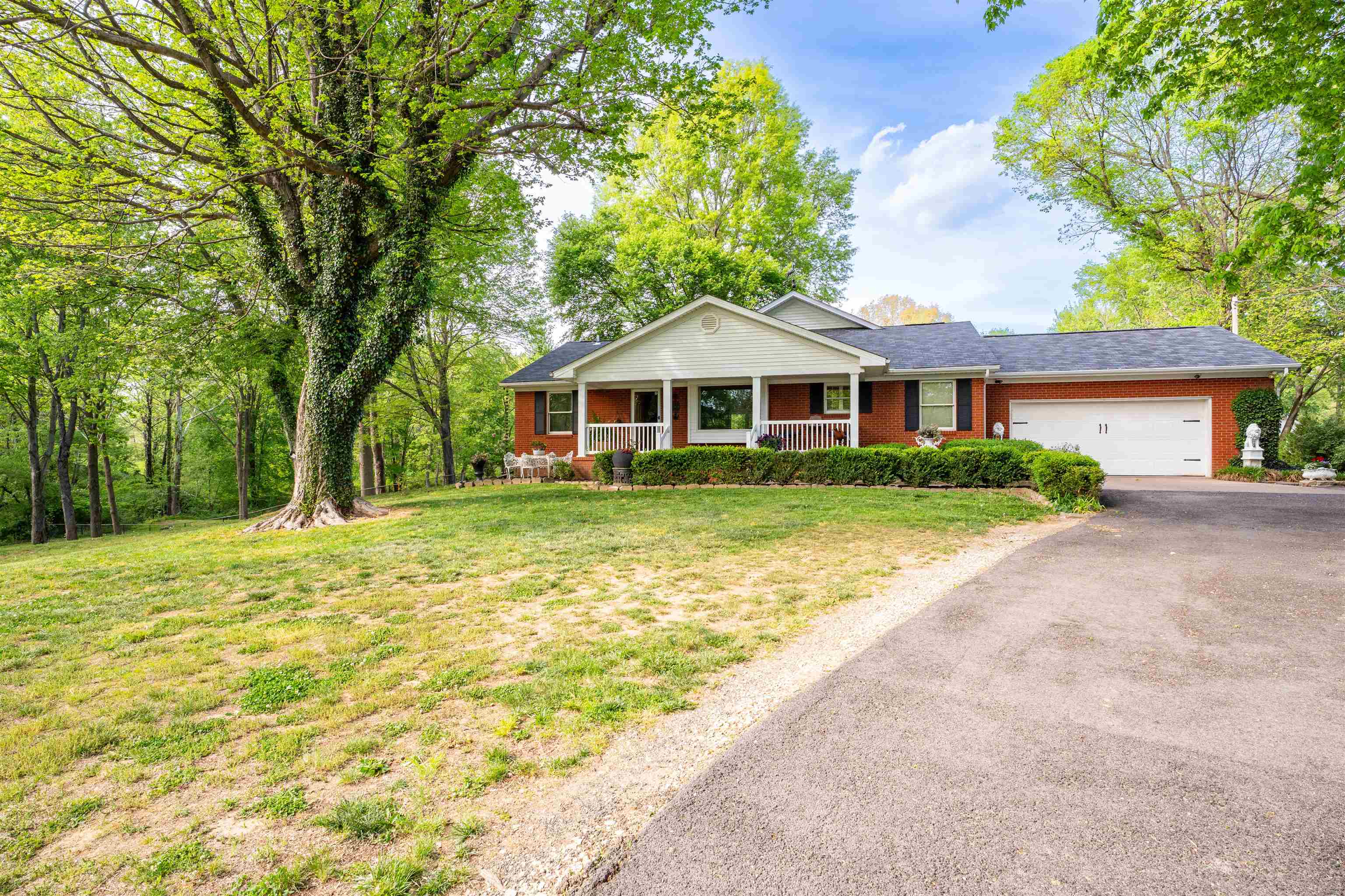 3445 Pleasant Valley Rd, Owensboro, Kentucky 42303, 5 Bedrooms Bedrooms, ,3 BathroomsBathrooms,Single Family Residence,For Sale,Pleasant Valley Rd,94632