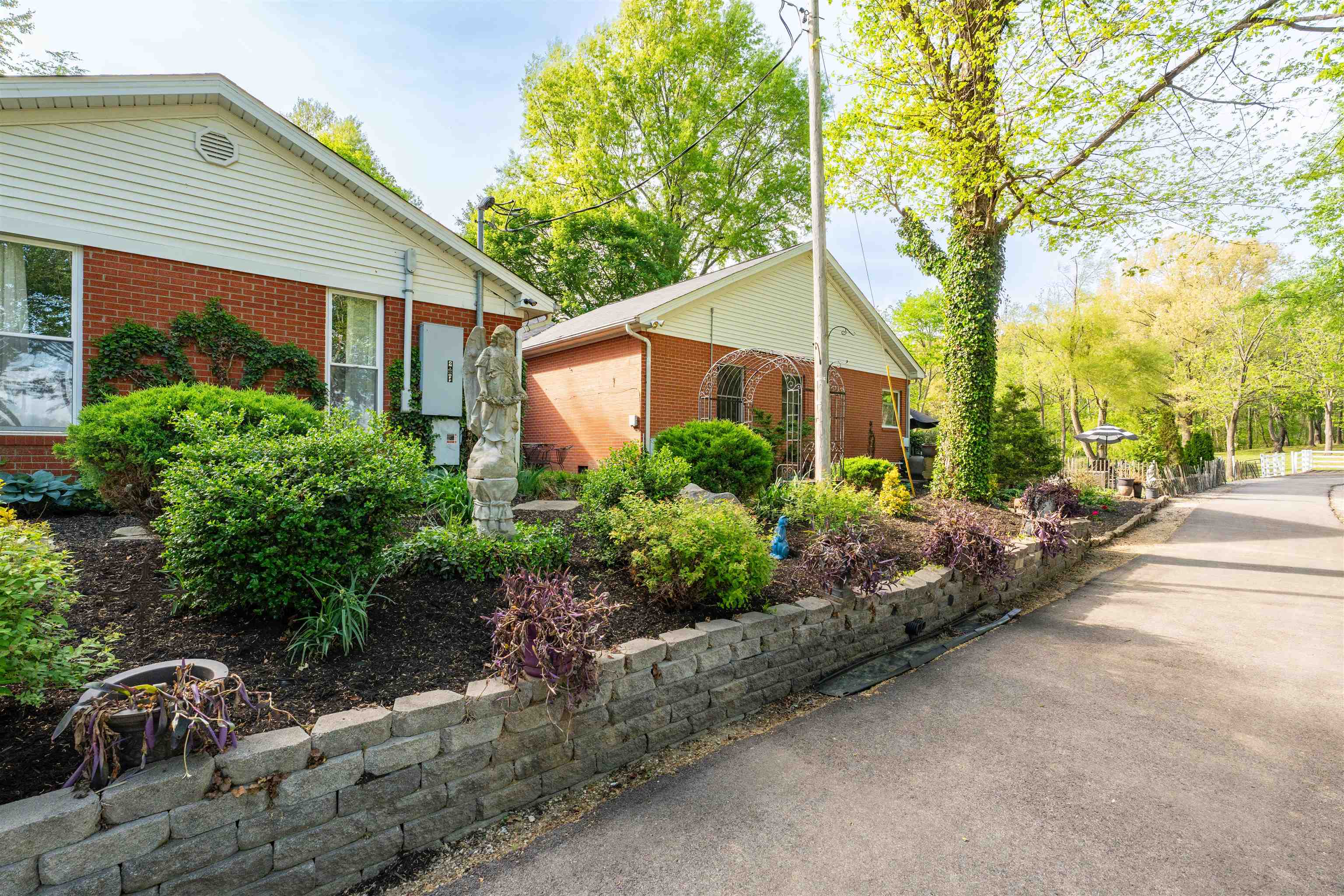 3445 Pleasant Valley Rd, Owensboro, Kentucky 42303, 5 Bedrooms Bedrooms, ,3 BathroomsBathrooms,Single Family Residence,For Sale,Pleasant Valley Rd,94632