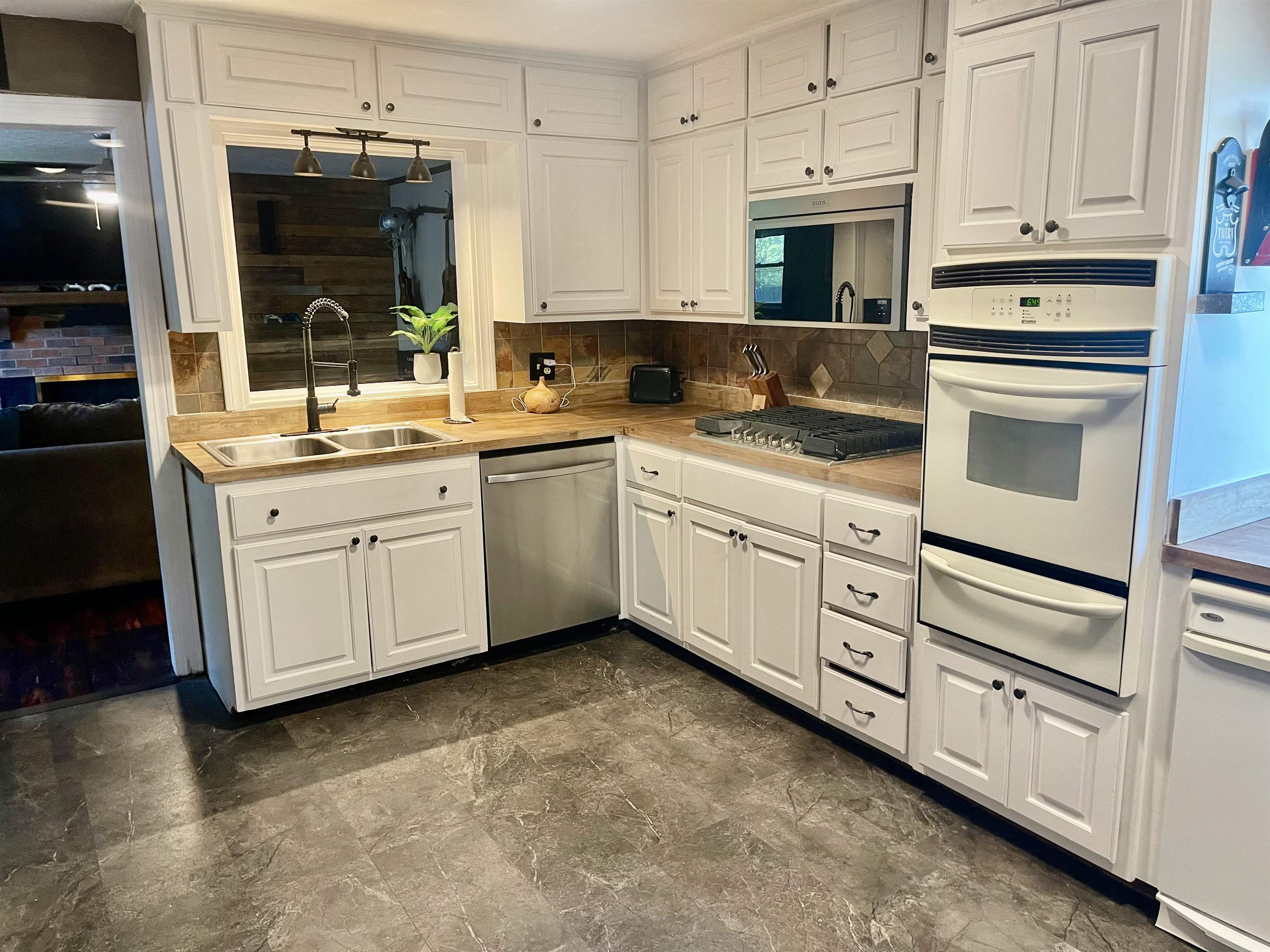 218 Tremont Dr, Owensboro, Kentucky 42303, 4 Bedrooms Bedrooms, ,1 BathroomBathrooms,Single Family Residence,For Sale,Tremont Dr,94637