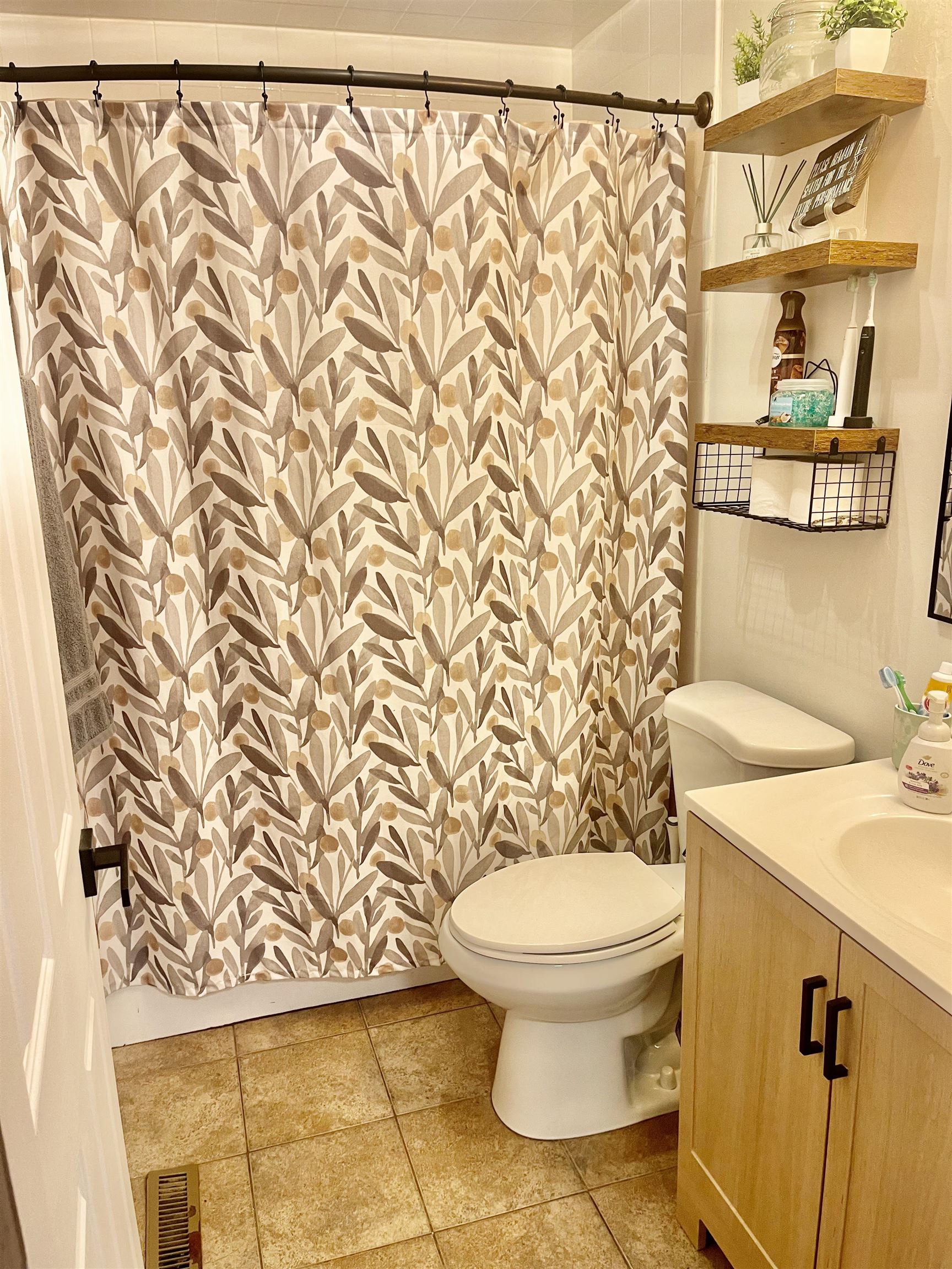 218 Tremont Dr, Owensboro, Kentucky 42303, 4 Bedrooms Bedrooms, ,1 BathroomBathrooms,Single Family Residence,For Sale,Tremont Dr,94637