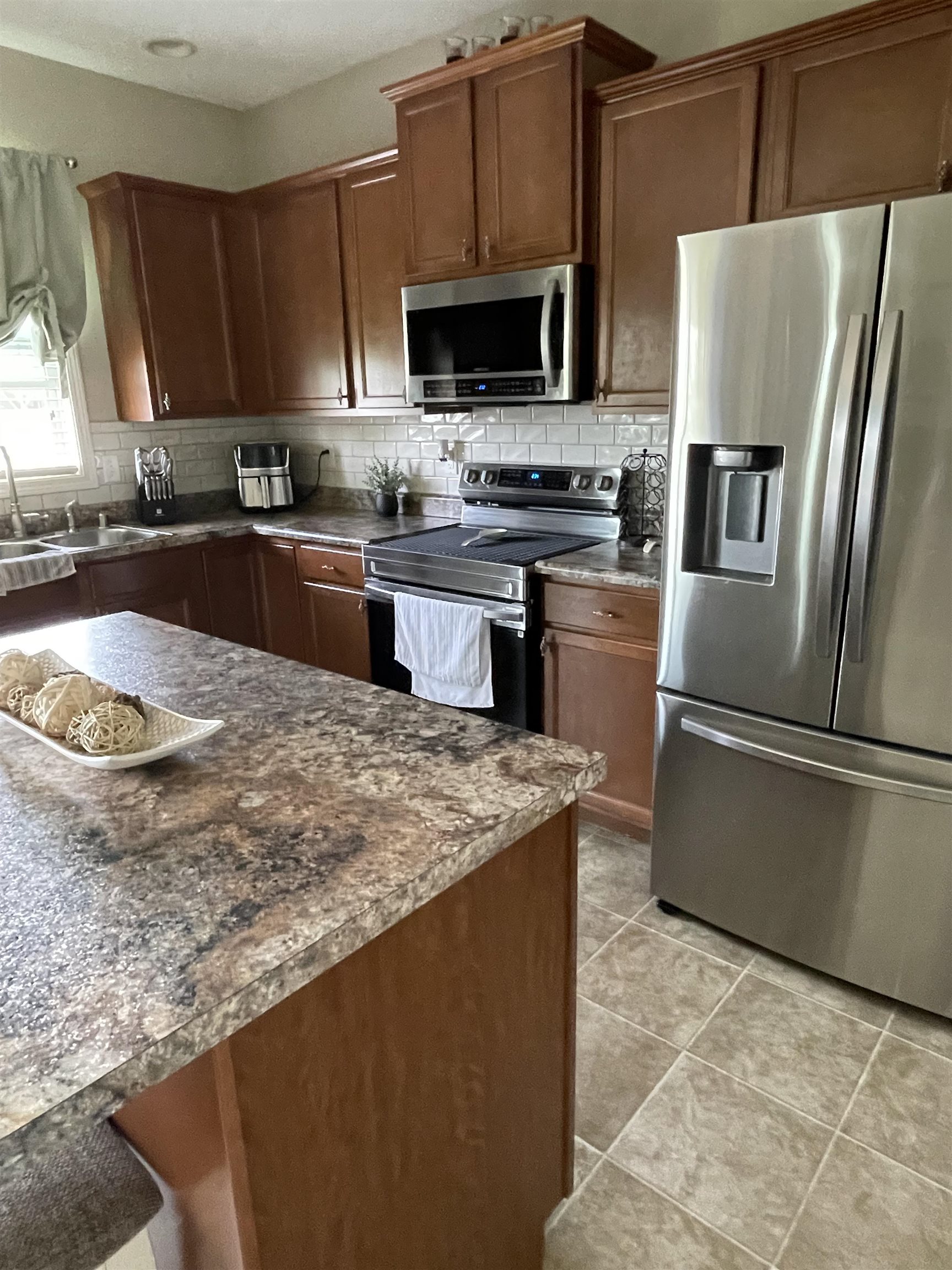 6228 Brookstone Place, Utica, Kentucky 42376, 4 Bedrooms Bedrooms, ,2 BathroomsBathrooms,Single Family Residence,For Sale,Brookstone Place,94638