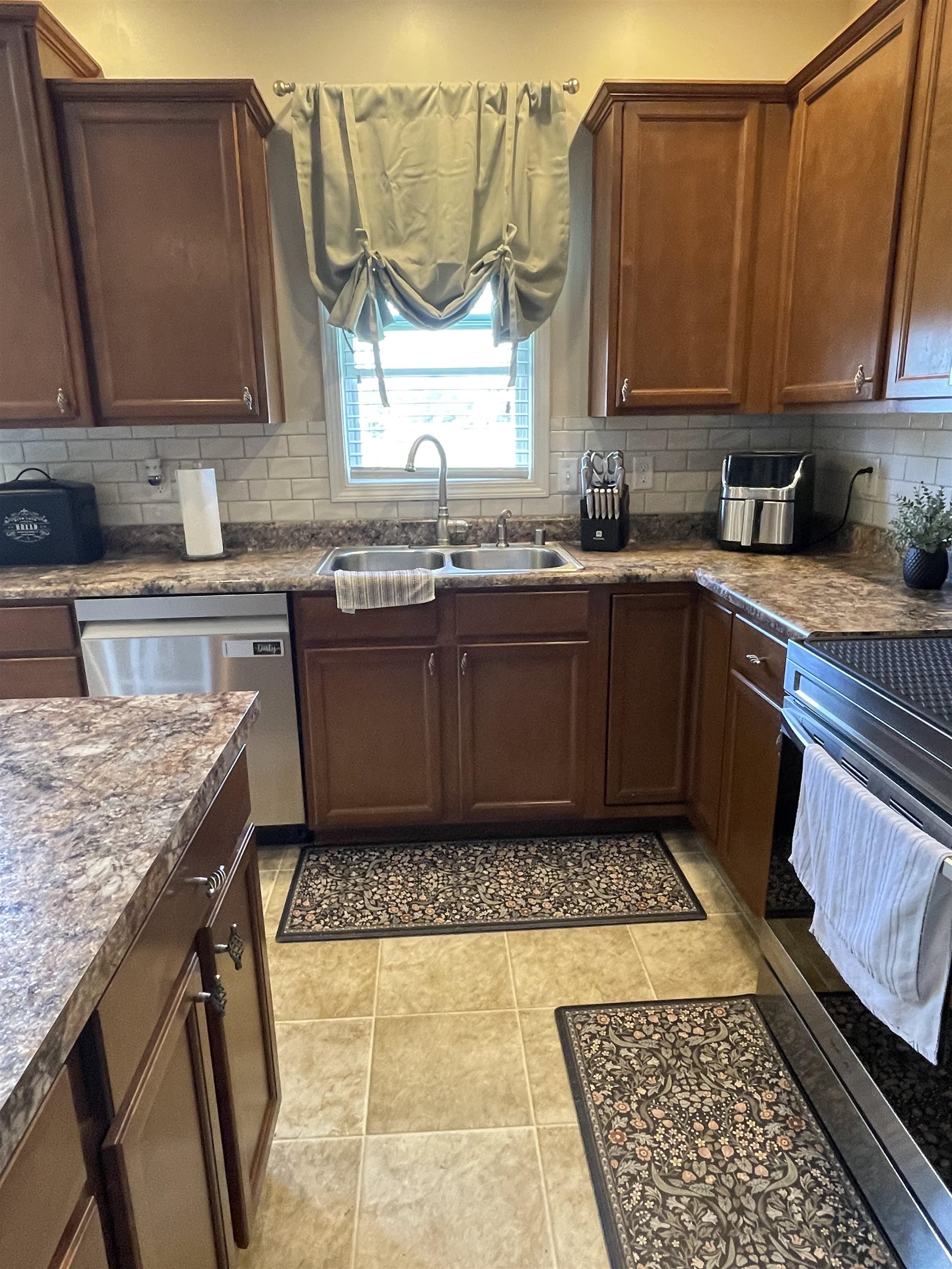 6228 Brookstone Place, Utica, Kentucky 42376, 4 Bedrooms Bedrooms, ,2 BathroomsBathrooms,Single Family Residence,For Sale,Brookstone Place,94638