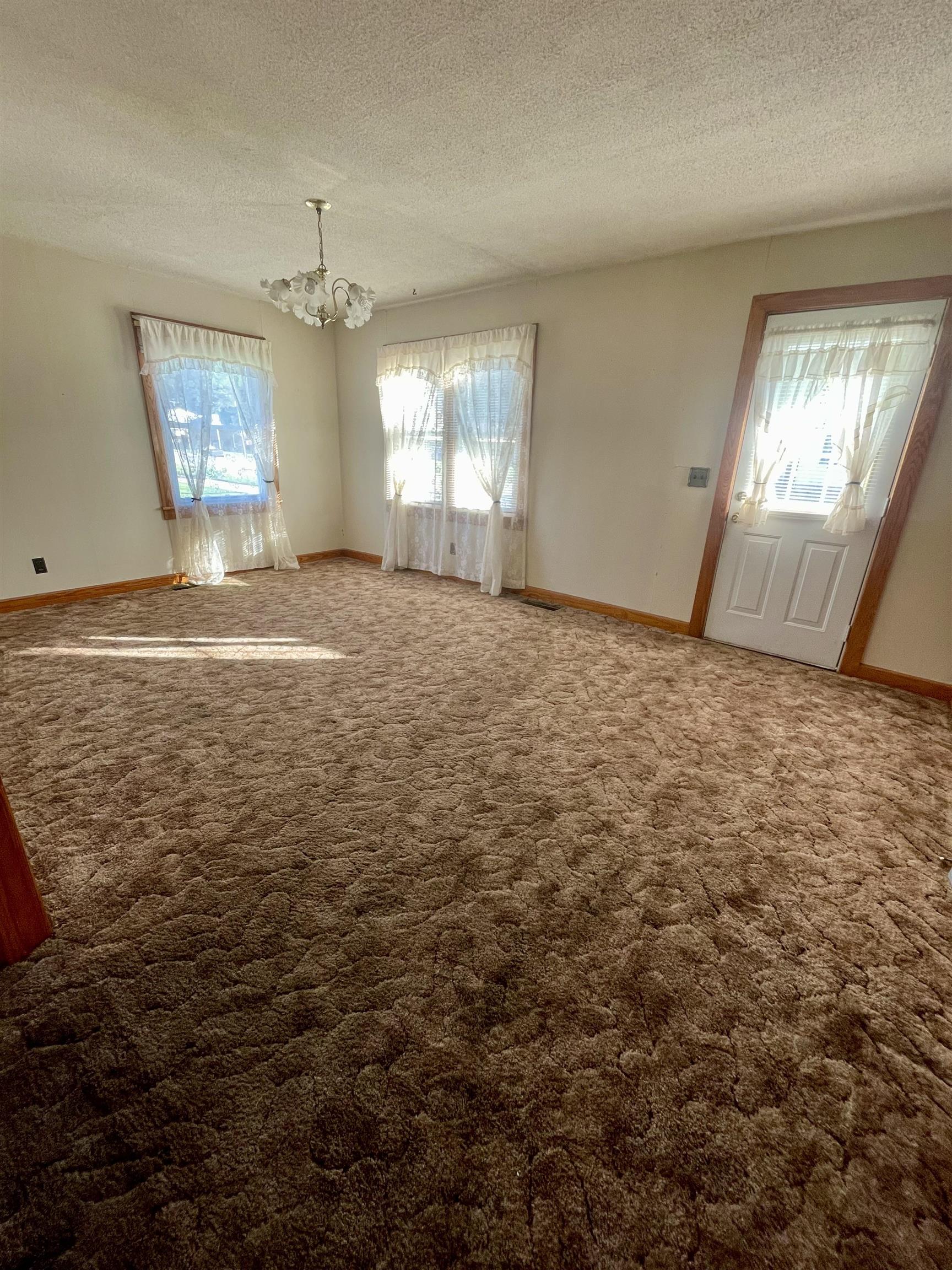 670 Main St, Hawesville, Kentucky 42348, 4 Bedrooms Bedrooms, ,1 BathroomBathrooms,Single Family Residence,For Sale,Main St,94640