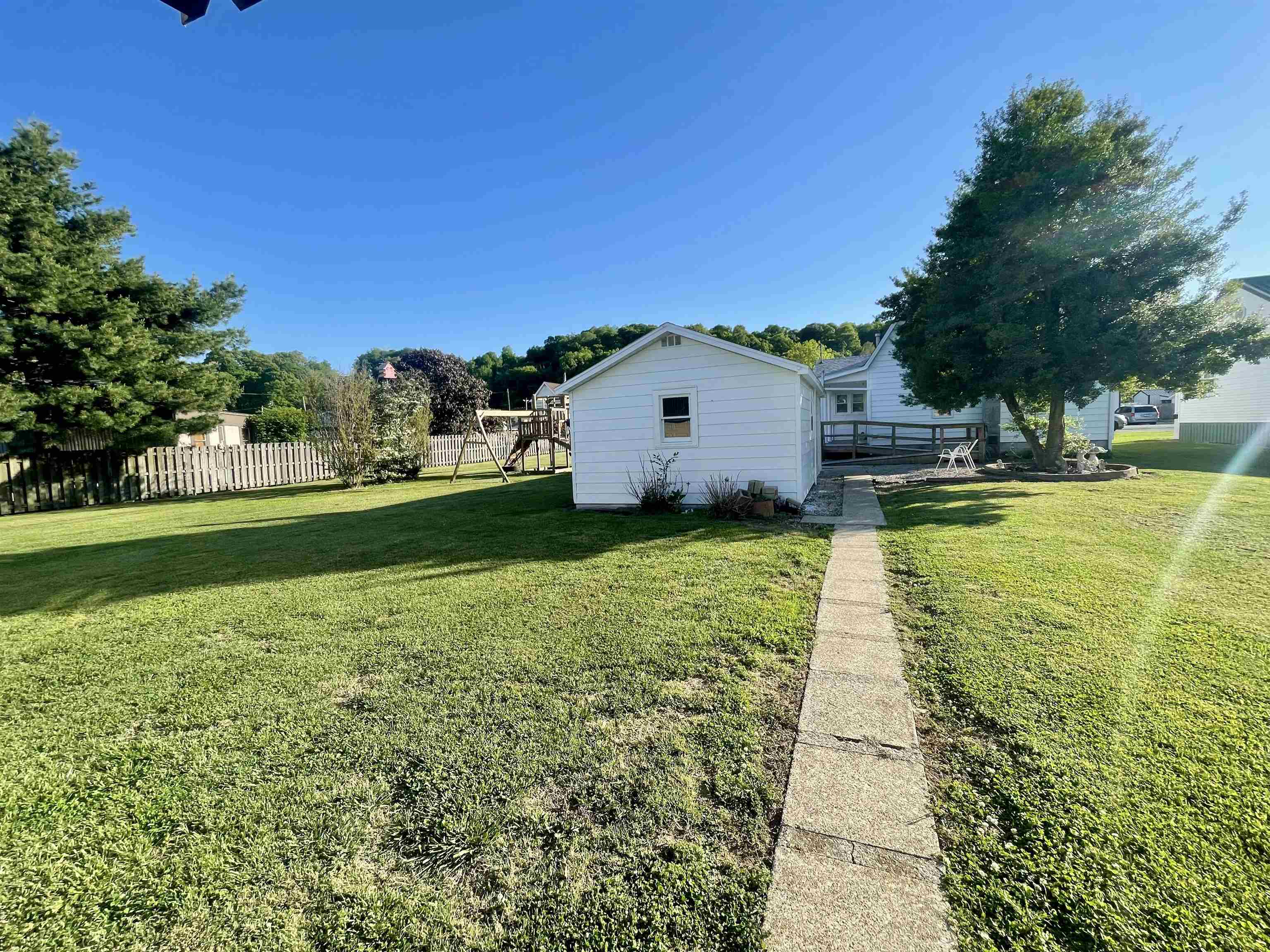 670 Main St, Hawesville, Kentucky 42348, 4 Bedrooms Bedrooms, ,1 BathroomBathrooms,Single Family Residence,For Sale,Main St,94640