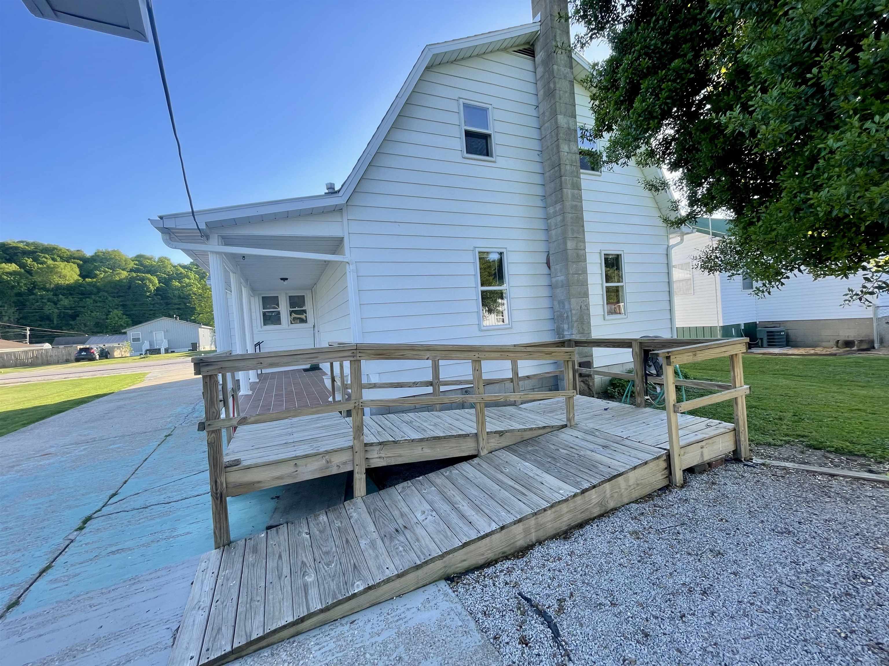 670 Main St, Hawesville, Kentucky 42348, 4 Bedrooms Bedrooms, ,1 BathroomBathrooms,Single Family Residence,For Sale,Main St,94640