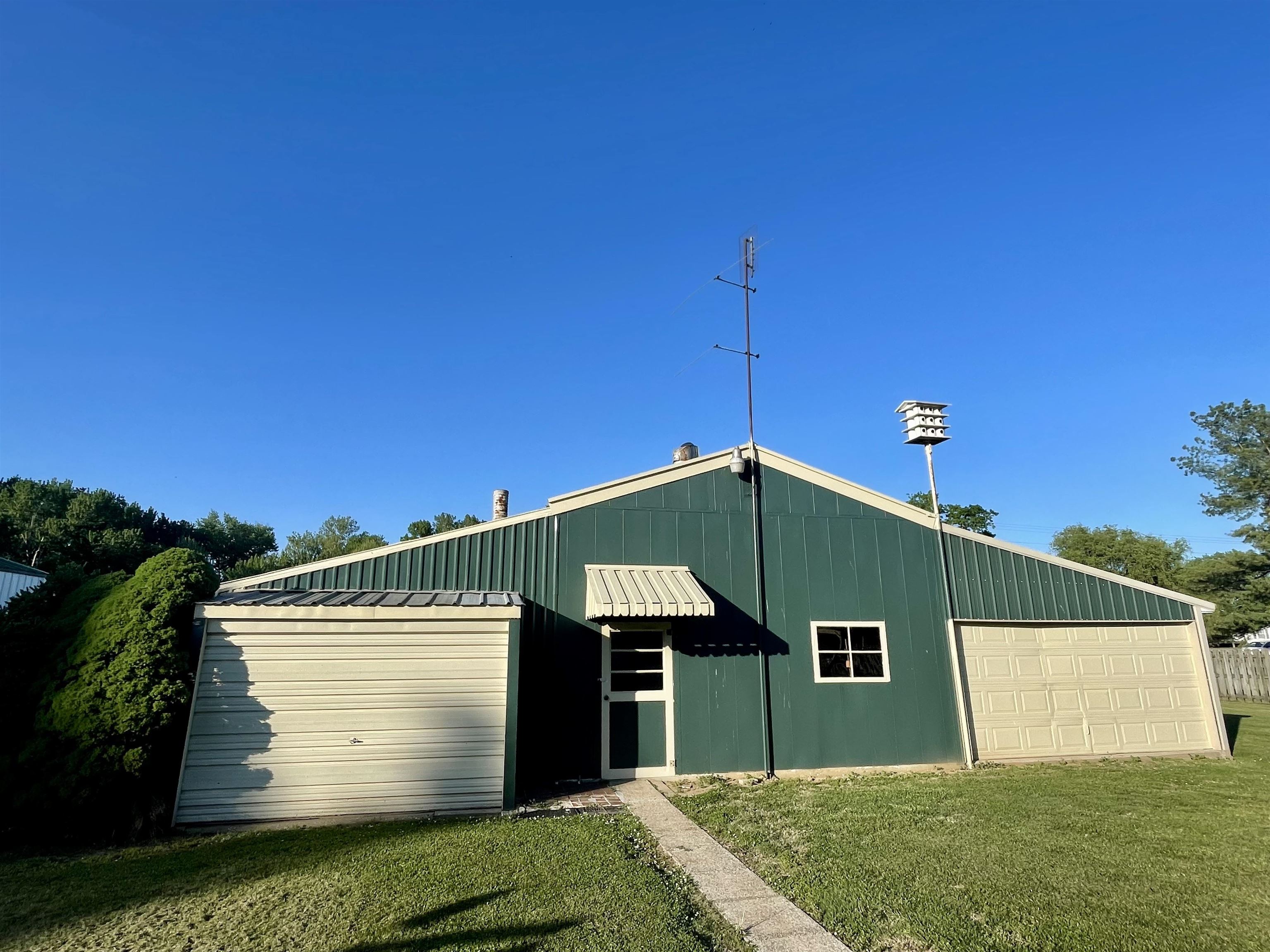 670 Main St, Hawesville, Kentucky 42348, 4 Bedrooms Bedrooms, ,1 BathroomBathrooms,Single Family Residence,For Sale,Main St,94640