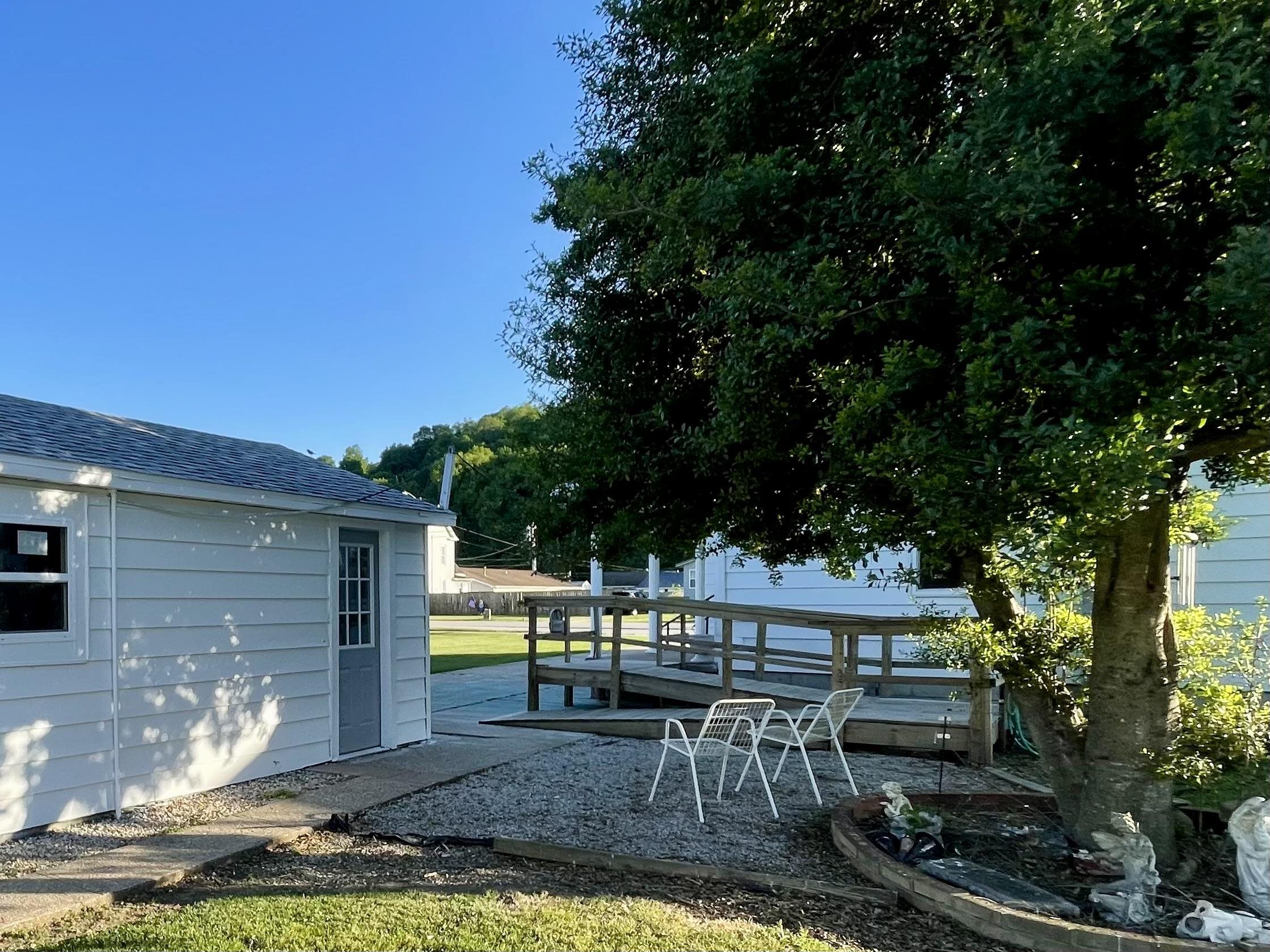 670 Main St, Hawesville, Kentucky 42348, 4 Bedrooms Bedrooms, ,1 BathroomBathrooms,Single Family Residence,For Sale,Main St,94640