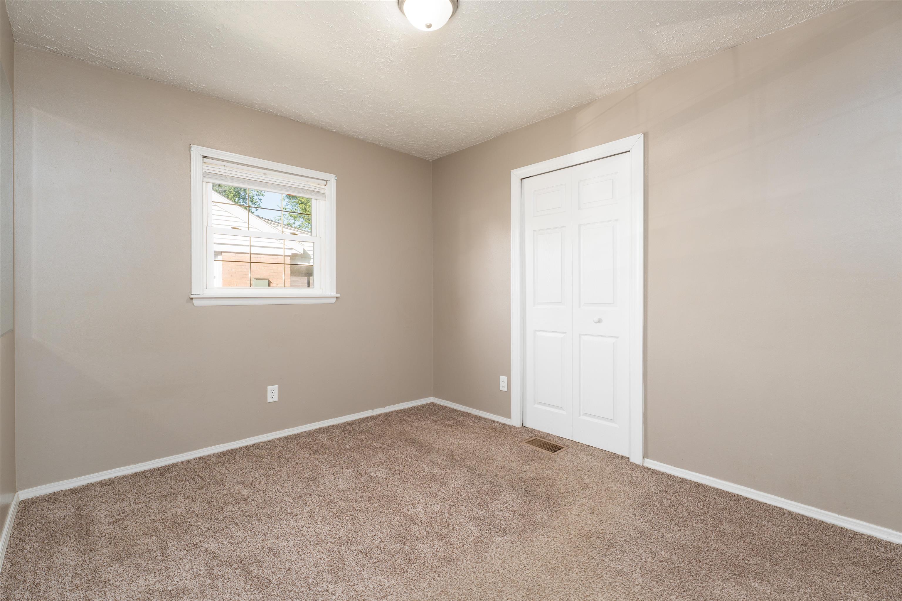 3825 Kipling Dr, Owensboro, Kentucky 42303, 3 Bedrooms Bedrooms, ,1 BathroomBathrooms,Single Family Residence,For Sale,Kipling Dr,94641