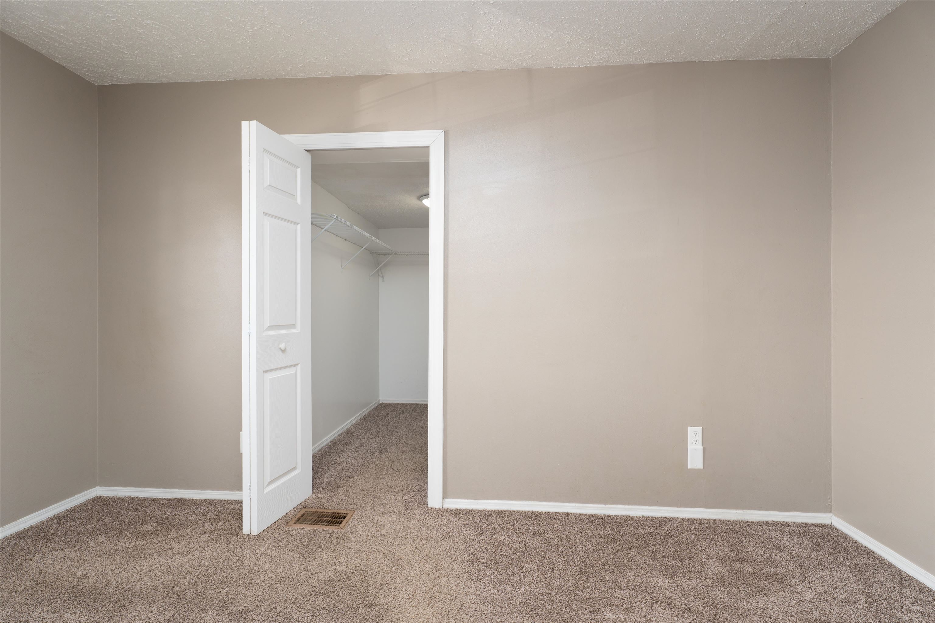 3825 Kipling Dr, Owensboro, Kentucky 42303, 3 Bedrooms Bedrooms, ,1 BathroomBathrooms,Single Family Residence,For Sale,Kipling Dr,94641