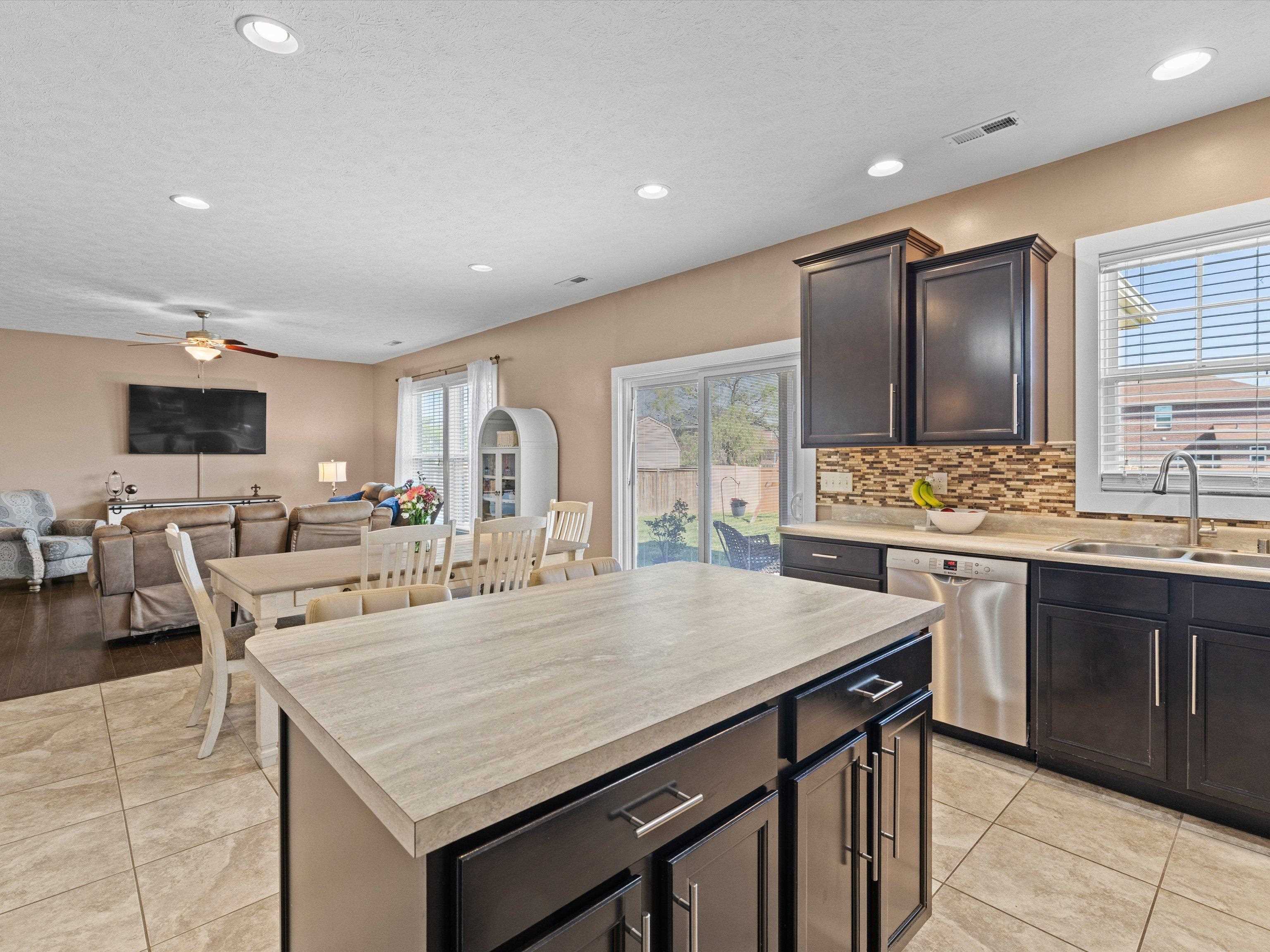 5475 Willow Brook loop, Owensboro, Kentucky 42301, 3 Bedrooms Bedrooms, ,2 BathroomsBathrooms,Single Family Residence,For Sale,Willow Brook loop,94649