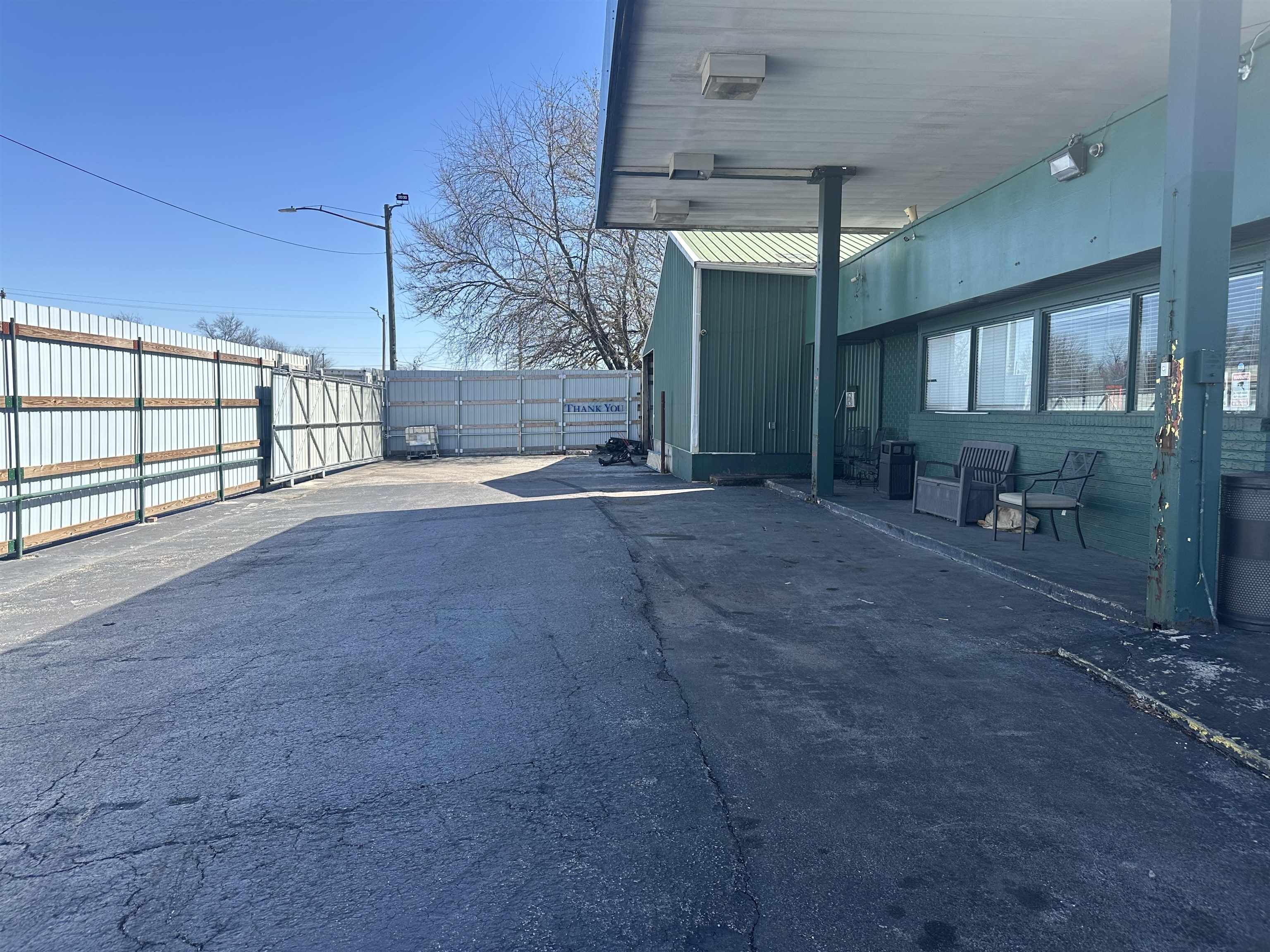 327 6th Ave, Bowling Green, Kentucky 42101, ,Mixed Use,For Sale,6th Ave,94658