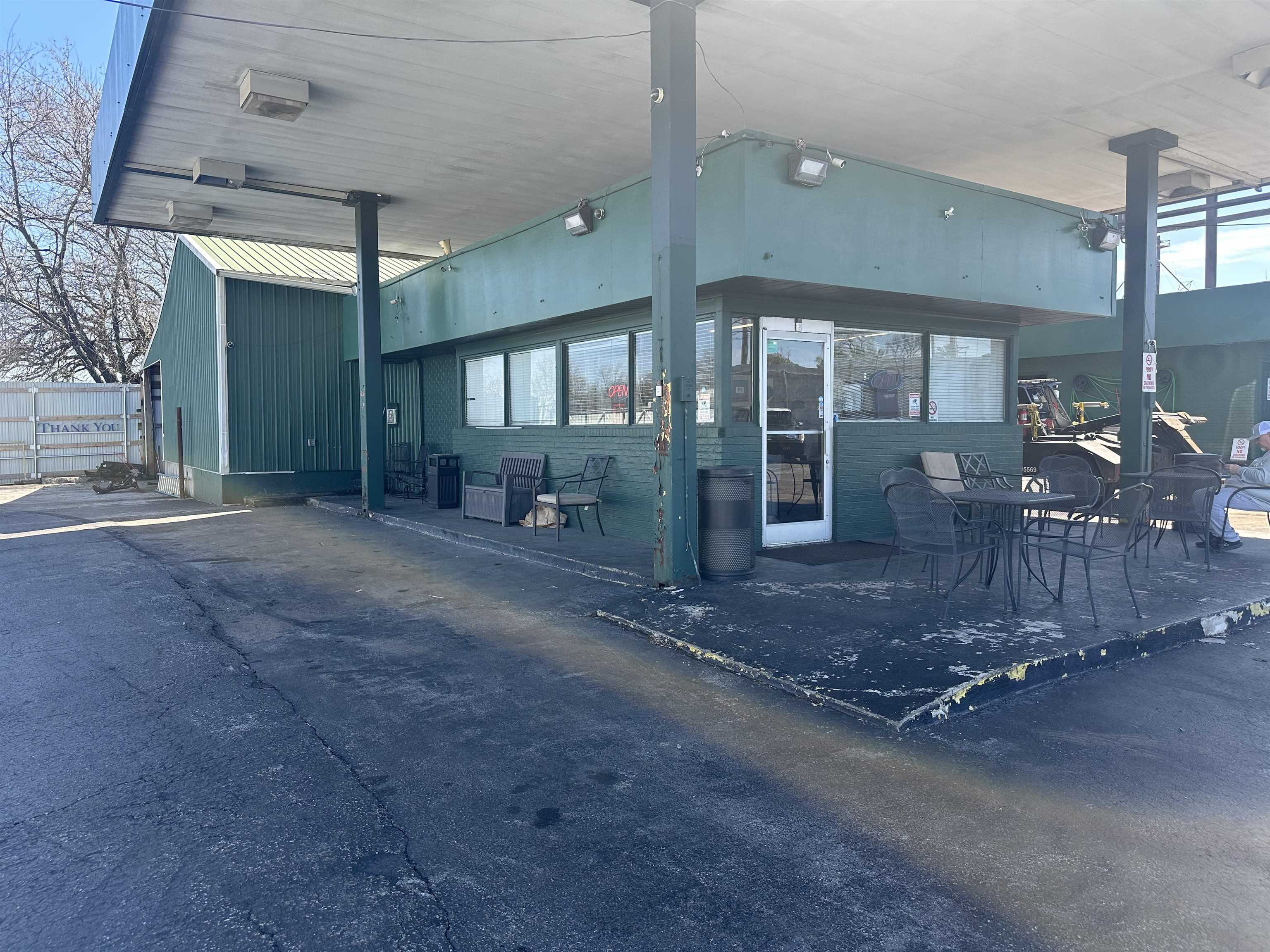 327 6th Ave, Bowling Green, Kentucky 42101, ,Mixed Use,For Sale,6th Ave,94658