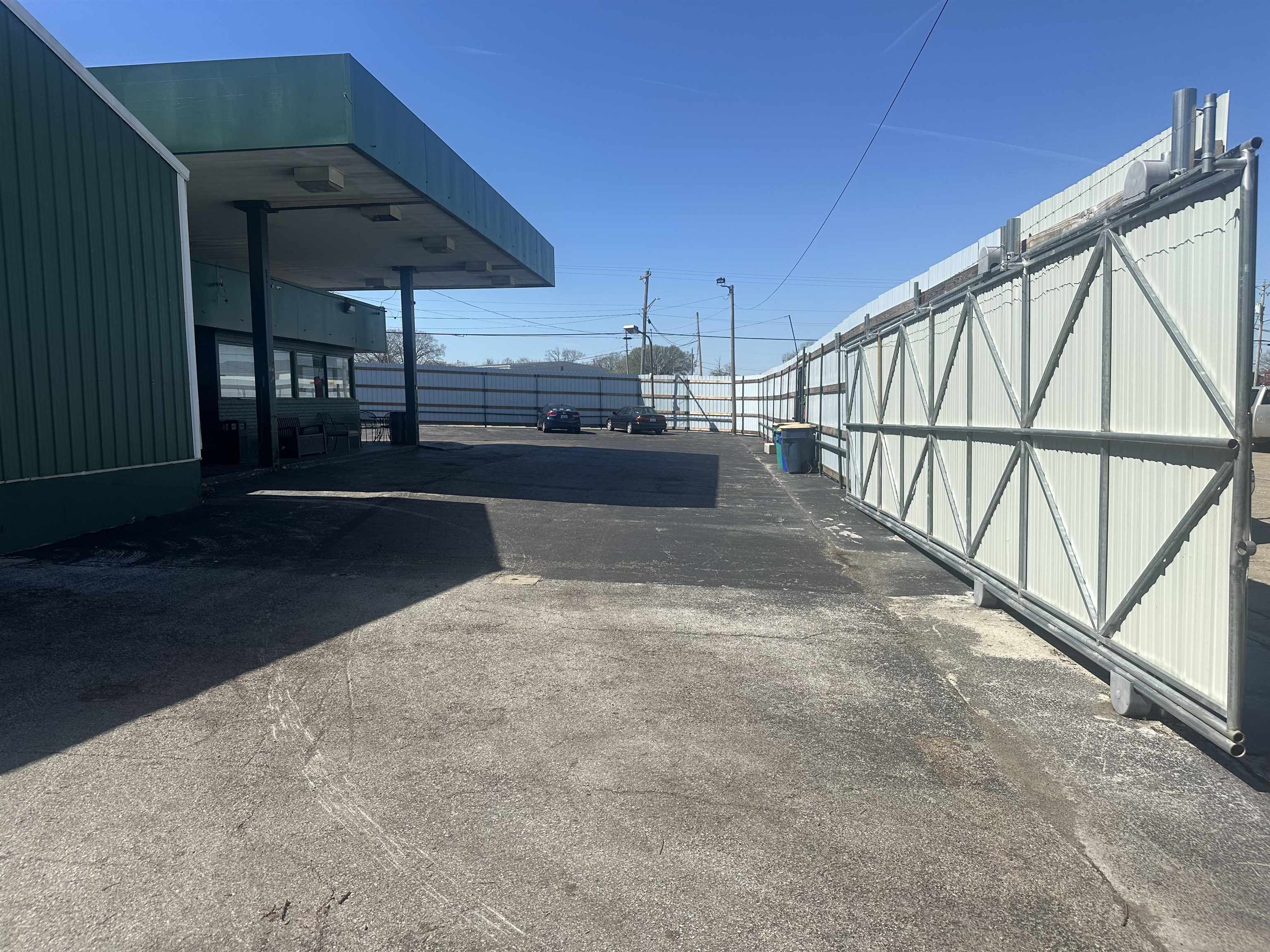 327 6th Ave, Bowling Green, Kentucky 42101, ,Mixed Use,For Sale,6th Ave,94658