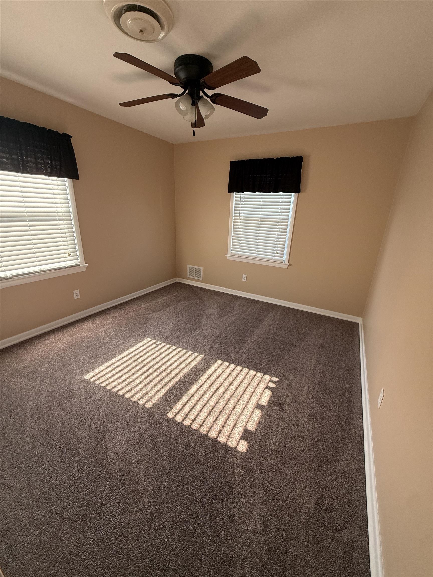 130 Stockton Dr, Owensboro, Kentucky 42303, 4 Bedrooms Bedrooms, ,2 BathroomsBathrooms,Single Family Residence,For Sale,Stockton Dr,94664