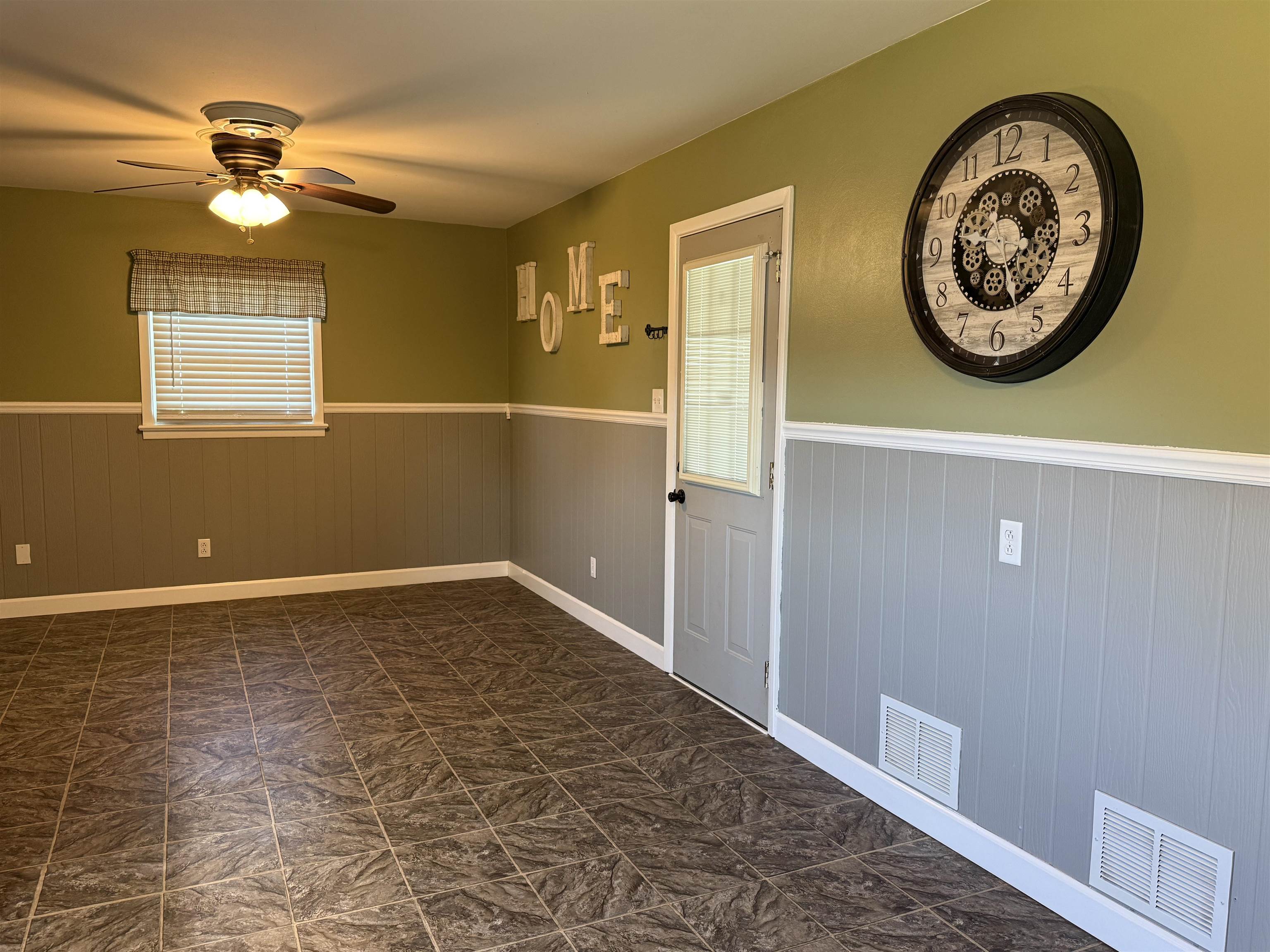 130 Stockton Dr, Owensboro, Kentucky 42303, 4 Bedrooms Bedrooms, ,2 BathroomsBathrooms,Single Family Residence,For Sale,Stockton Dr,94664