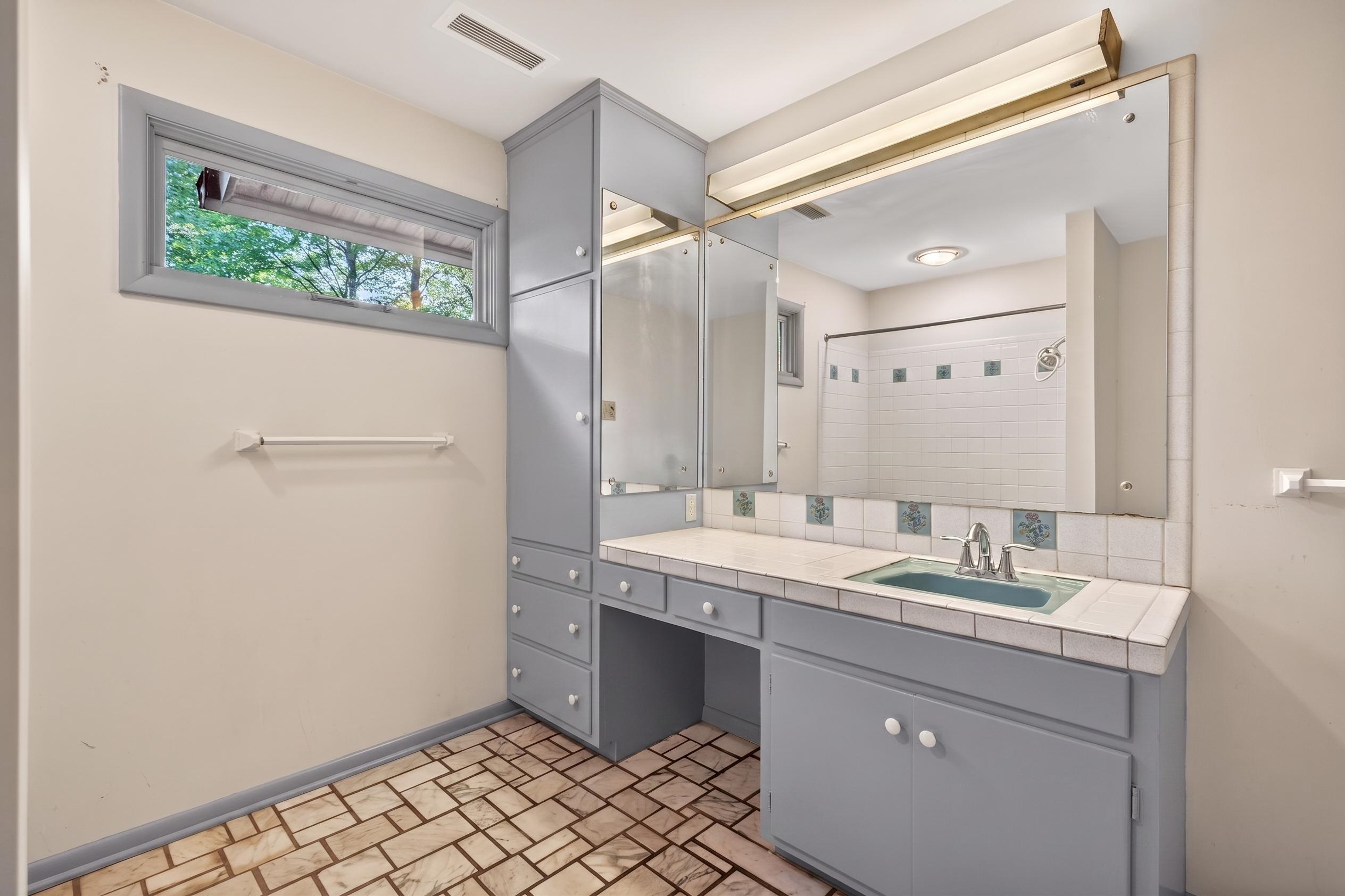 4460 Greenacre, Owensboro, Kentucky 42303, 4 Bedrooms Bedrooms, ,2 BathroomsBathrooms,Single Family Residence,For Sale,Greenacre,94676