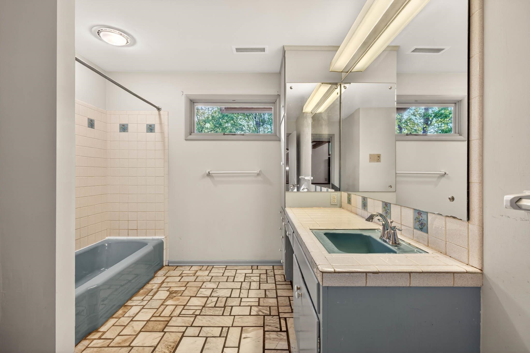 4460 Greenacre, Owensboro, Kentucky 42303, 4 Bedrooms Bedrooms, ,2 BathroomsBathrooms,Single Family Residence,For Sale,Greenacre,94676