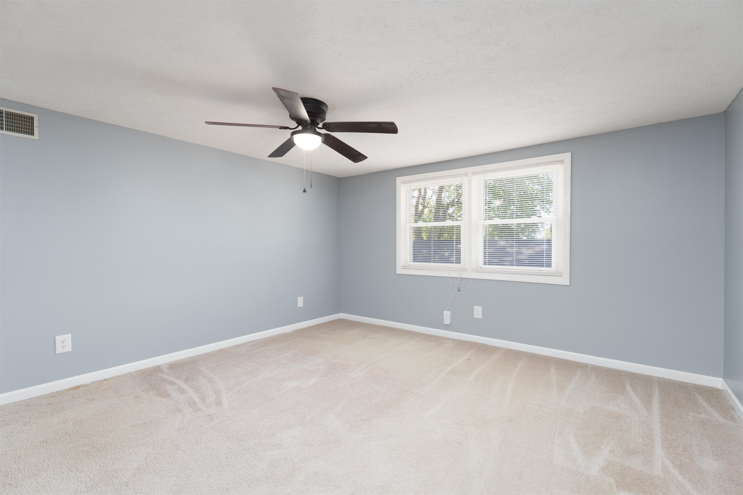 2352 Bulfinch Ave, Owensboro, Kentucky 42301, 4 Bedrooms Bedrooms, ,2 BathroomsBathrooms,Single Family Residence,For Sale,Bulfinch Ave,94677