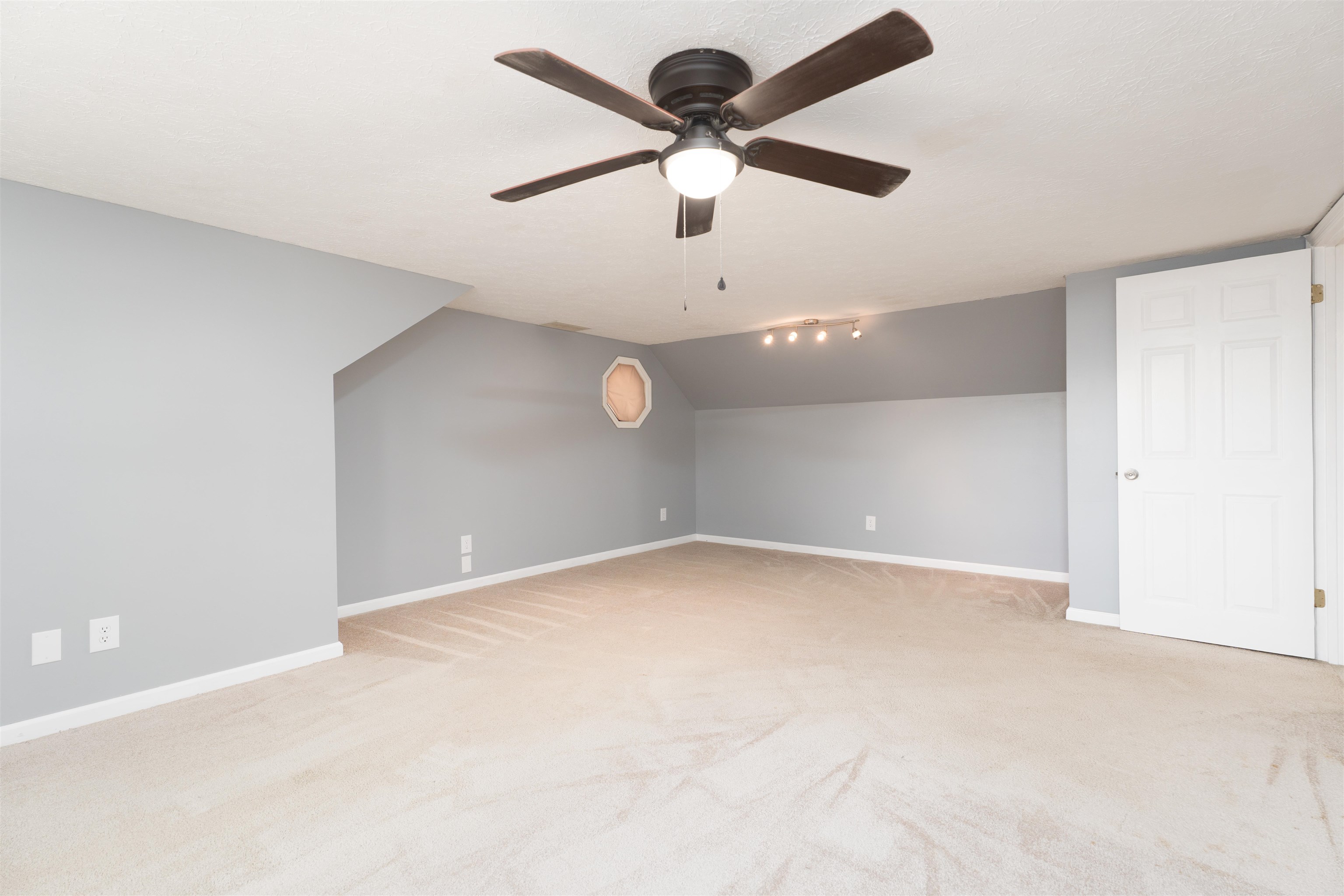 2352 Bulfinch Ave, Owensboro, Kentucky 42301, 4 Bedrooms Bedrooms, ,2 BathroomsBathrooms,Single Family Residence,For Sale,Bulfinch Ave,94677