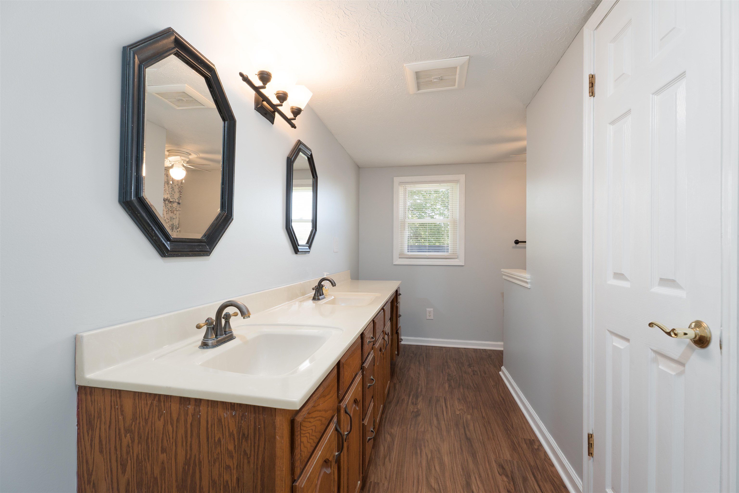 2352 Bulfinch Ave, Owensboro, Kentucky 42301, 4 Bedrooms Bedrooms, ,2 BathroomsBathrooms,Single Family Residence,For Sale,Bulfinch Ave,94677