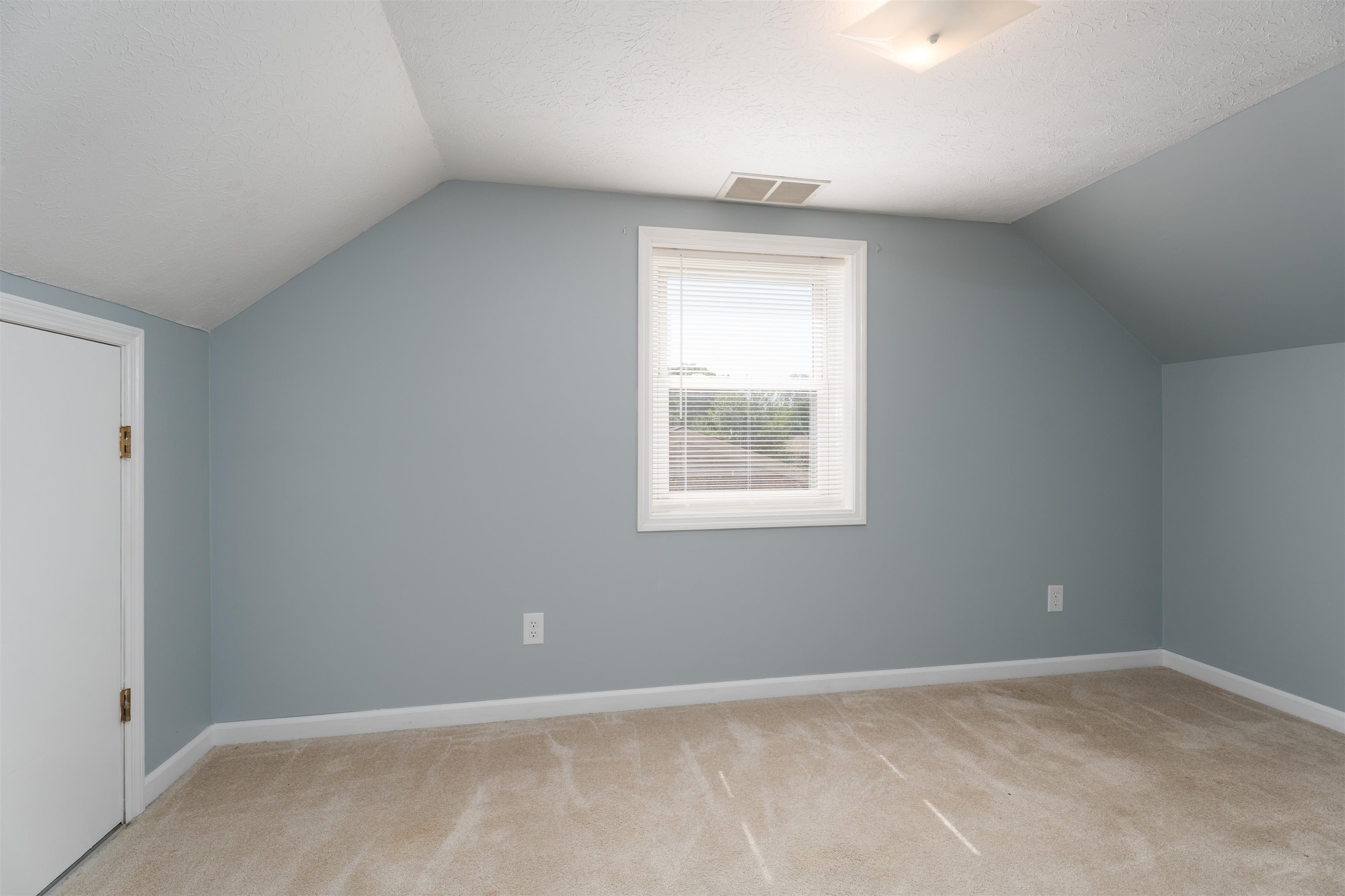 2352 Bulfinch Ave, Owensboro, Kentucky 42301, 4 Bedrooms Bedrooms, ,2 BathroomsBathrooms,Single Family Residence,For Sale,Bulfinch Ave,94677