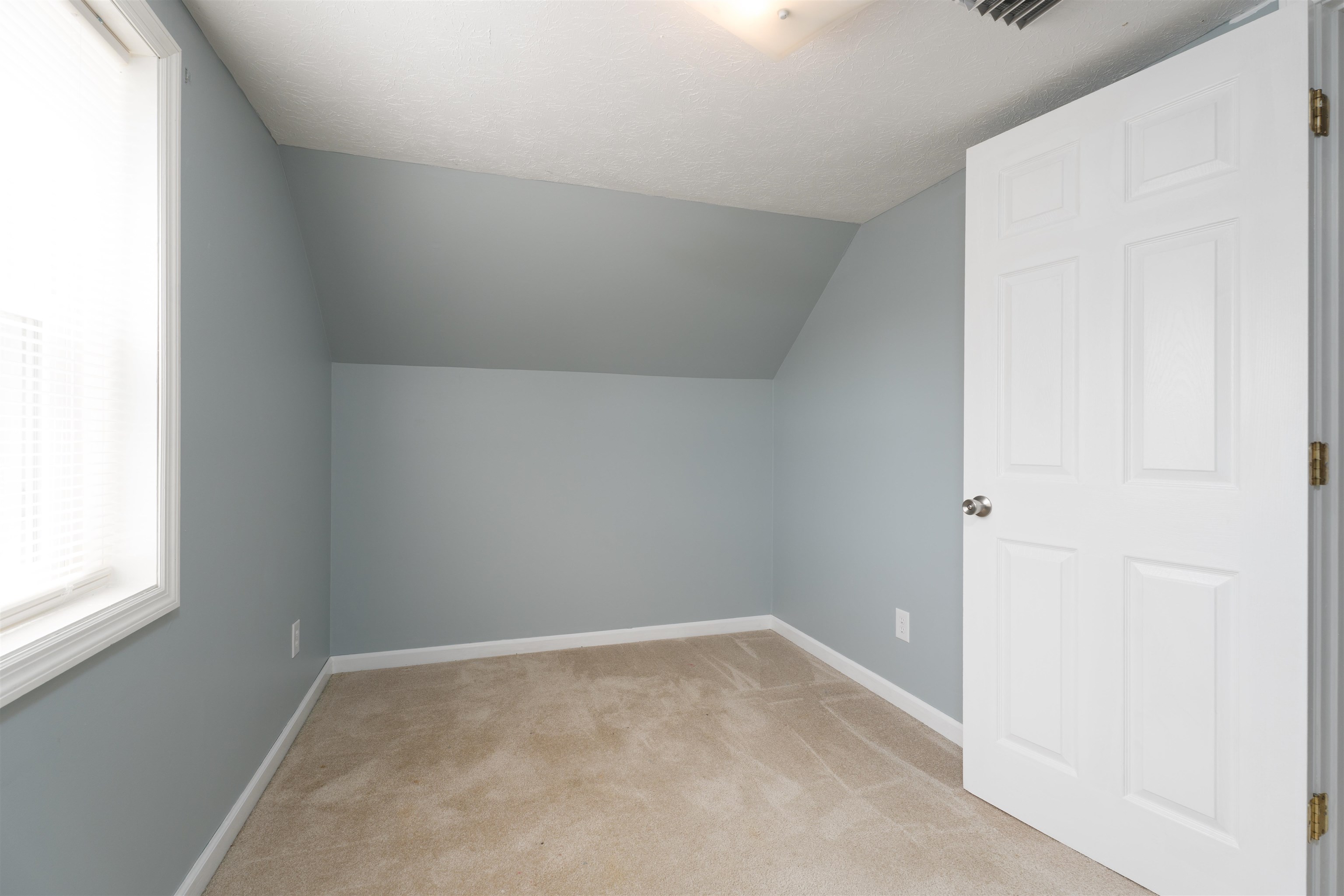 2352 Bulfinch Ave, Owensboro, Kentucky 42301, 4 Bedrooms Bedrooms, ,2 BathroomsBathrooms,Single Family Residence,For Sale,Bulfinch Ave,94677