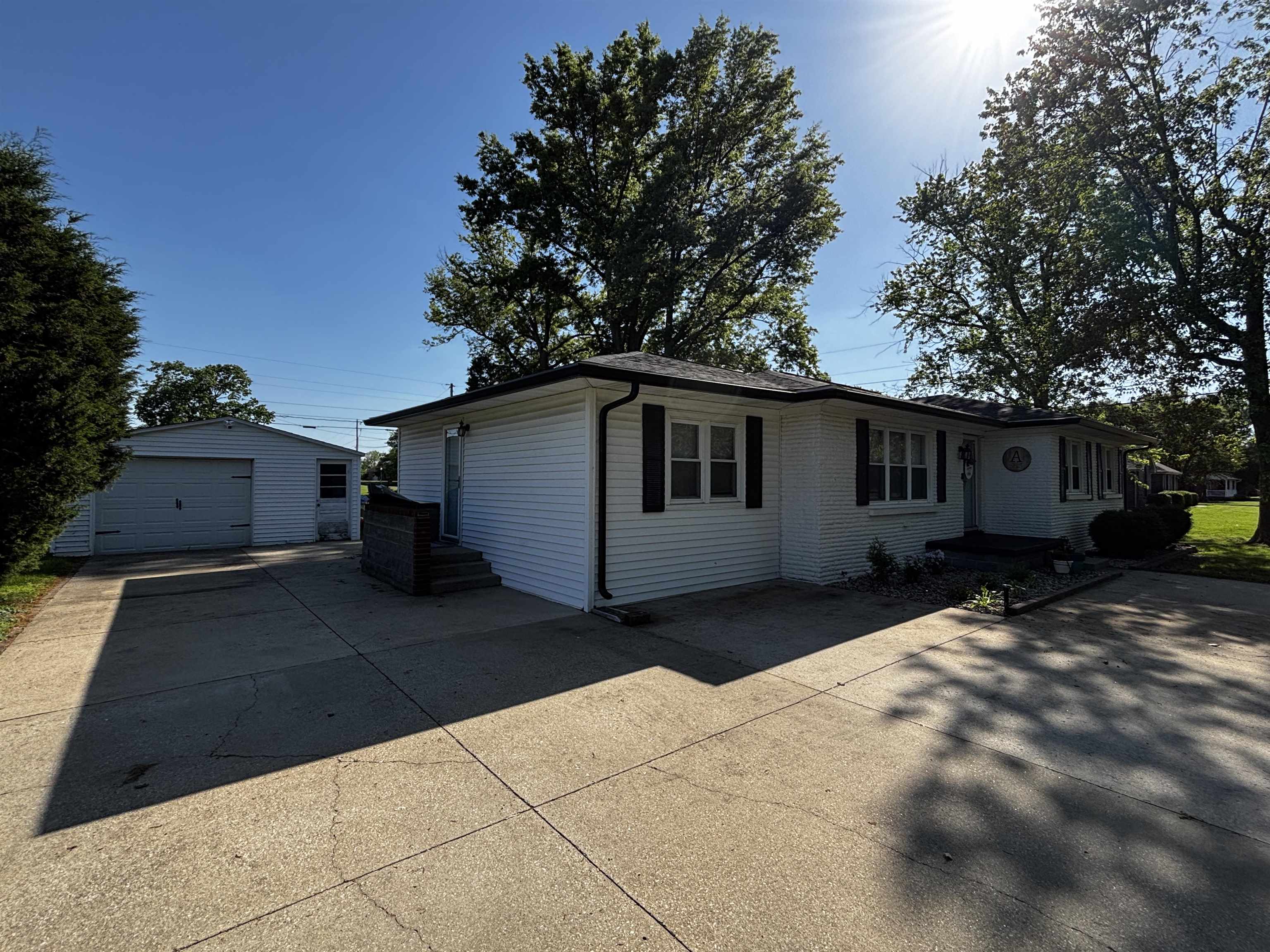 4624 W 5th Street Road, Owensboro, Kentucky 42301, 3 Bedrooms Bedrooms, ,2 BathroomsBathrooms,Single Family Residence,For Sale,W 5th Street Road,94680
