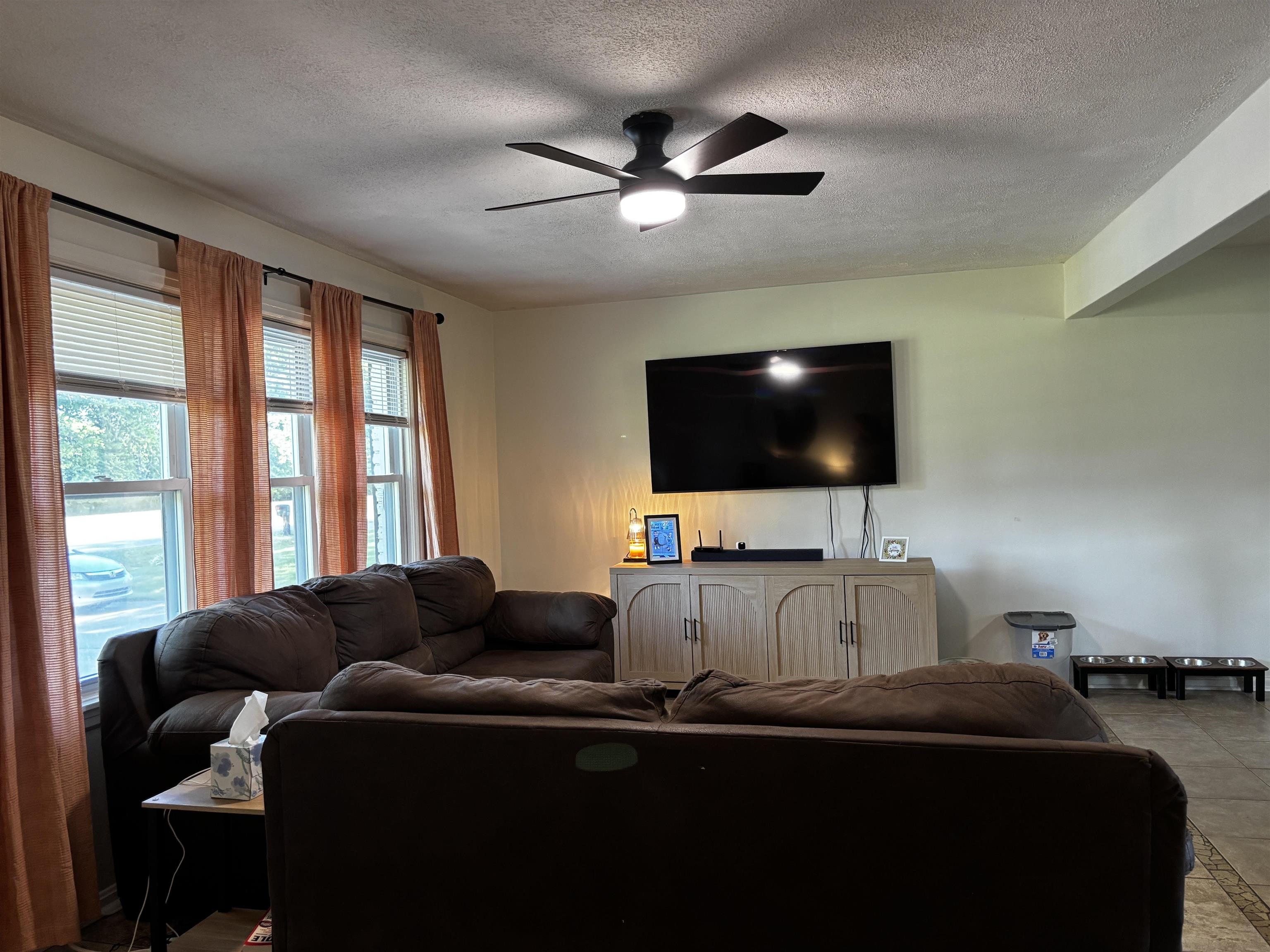 4624 W 5th Street Road, Owensboro, Kentucky 42301, 3 Bedrooms Bedrooms, ,2 BathroomsBathrooms,Single Family Residence,For Sale,W 5th Street Road,94680