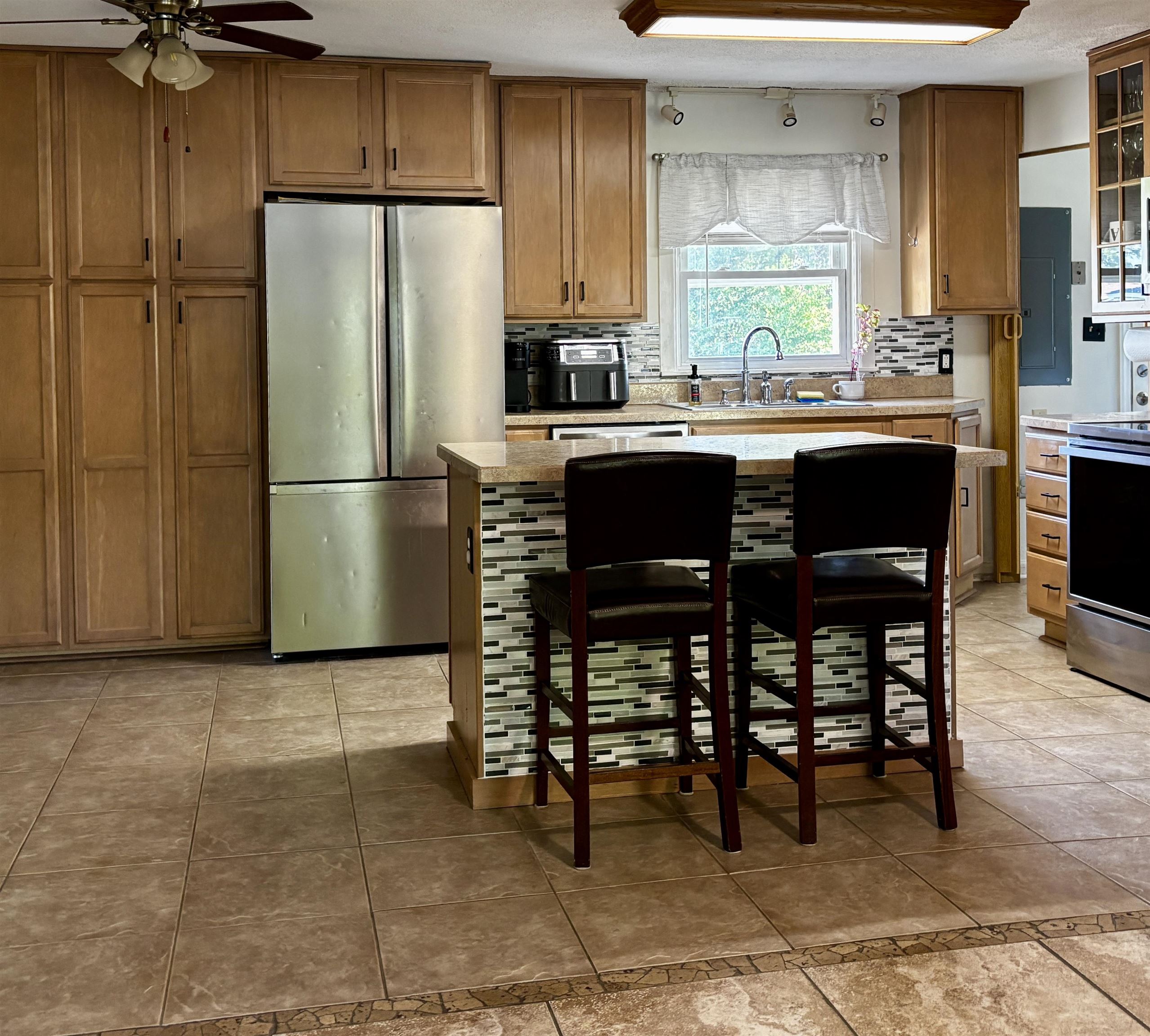 4624 W 5th Street Road, Owensboro, Kentucky 42301, 3 Bedrooms Bedrooms, ,2 BathroomsBathrooms,Single Family Residence,For Sale,W 5th Street Road,94680