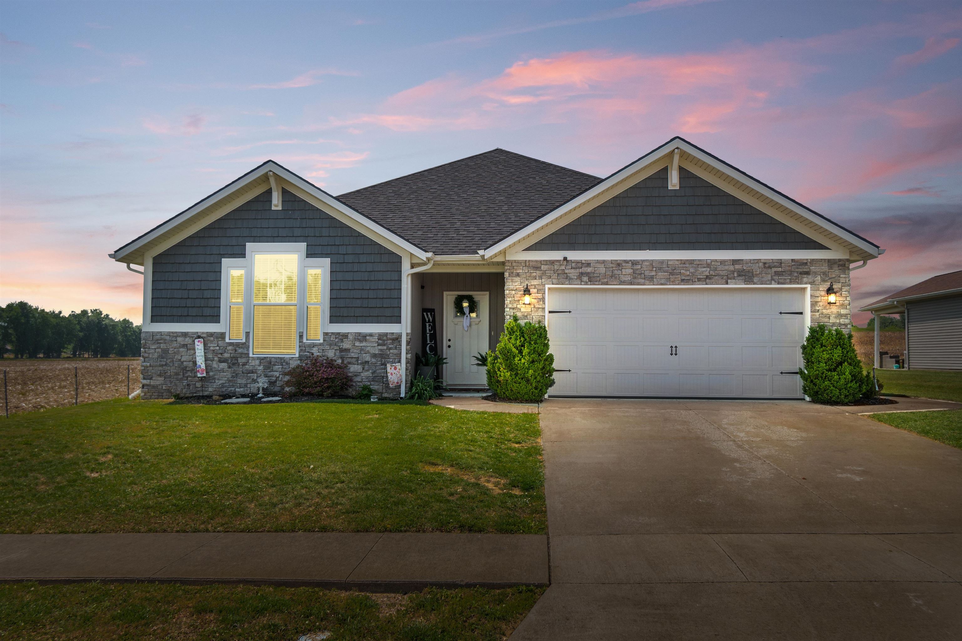 2344 Platinum Place, Owensboro, Kentucky 42303, 4 Bedrooms Bedrooms, ,2 BathroomsBathrooms,Single Family Residence,For Sale,Platinum Place,94681