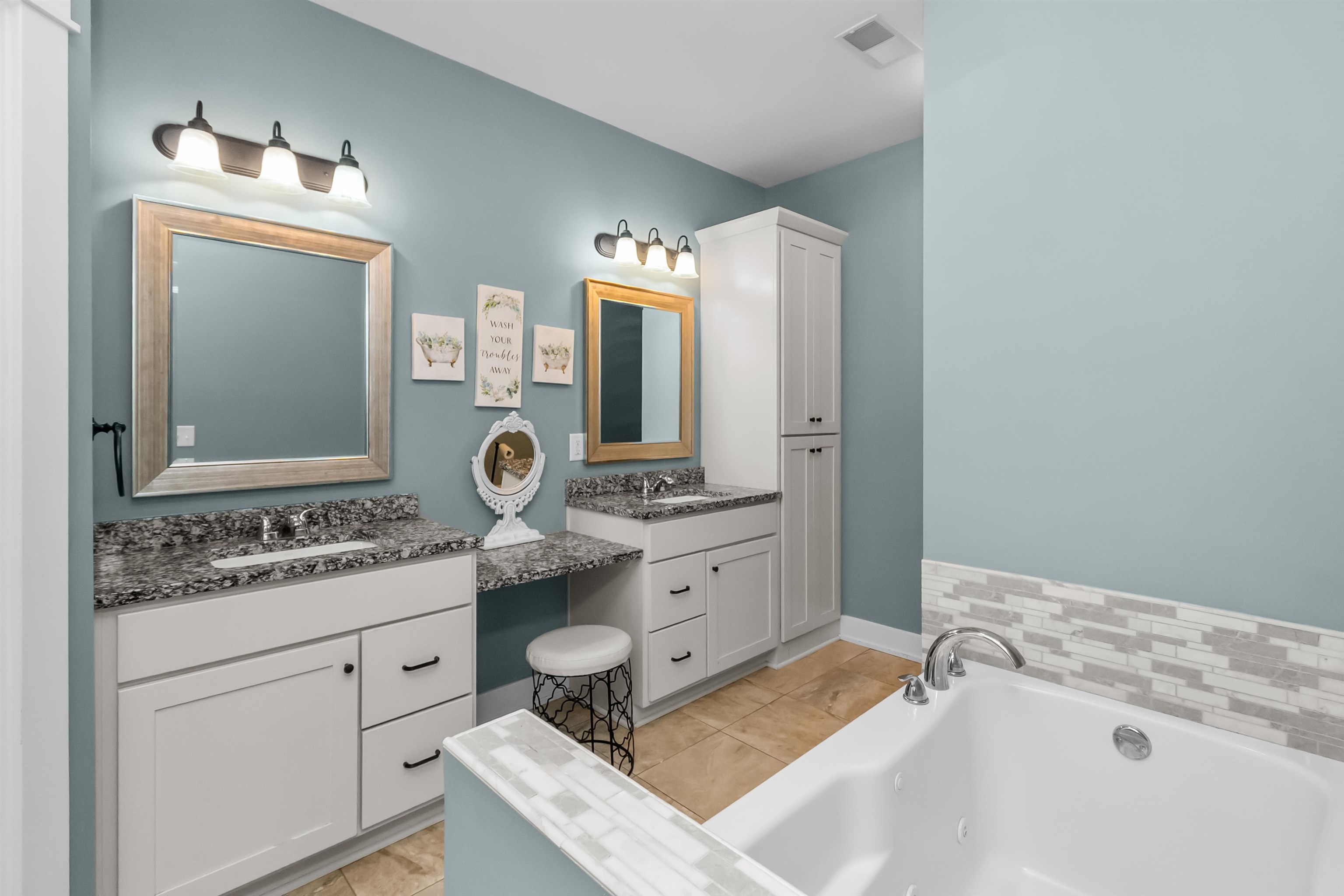 2344 Platinum Place, Owensboro, Kentucky 42303, 4 Bedrooms Bedrooms, ,2 BathroomsBathrooms,Single Family Residence,For Sale,Platinum Place,94681