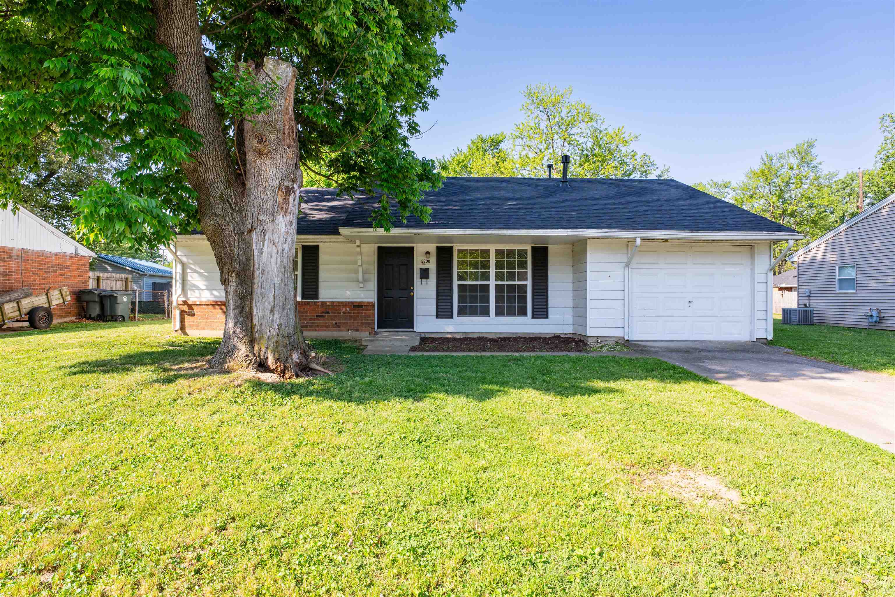2200 Dickey Dr., Owensboro, Kentucky 42301, 3 Bedrooms Bedrooms, ,1 BathroomBathrooms,Single Family Residence,For Sale,Dickey Dr.,94689
