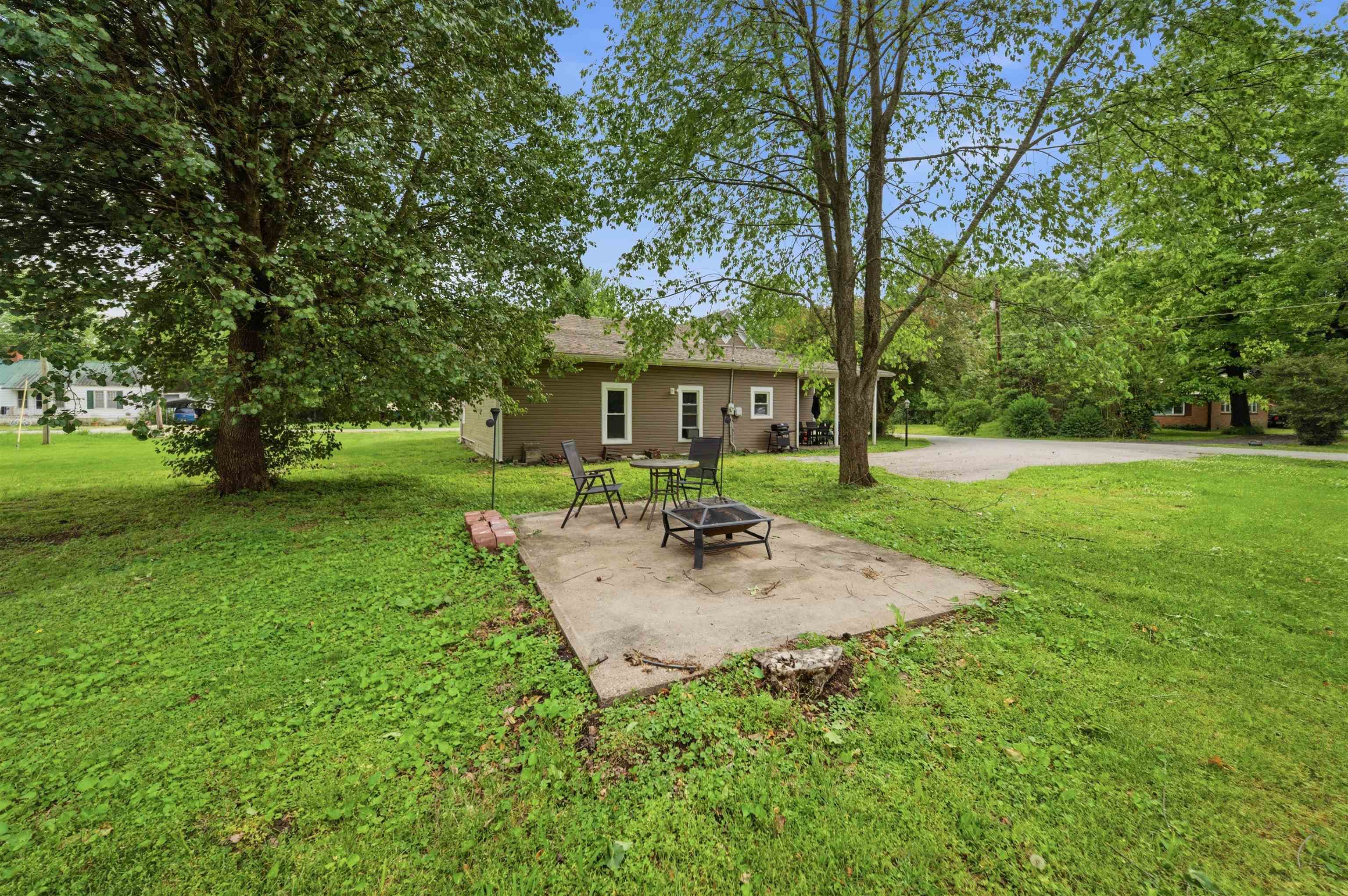 303 Oakwood Dr, Hartford, Kentucky 42347, 4 Bedrooms Bedrooms, ,2 BathroomsBathrooms,Single Family Residence,For Sale,Oakwood Dr,94711