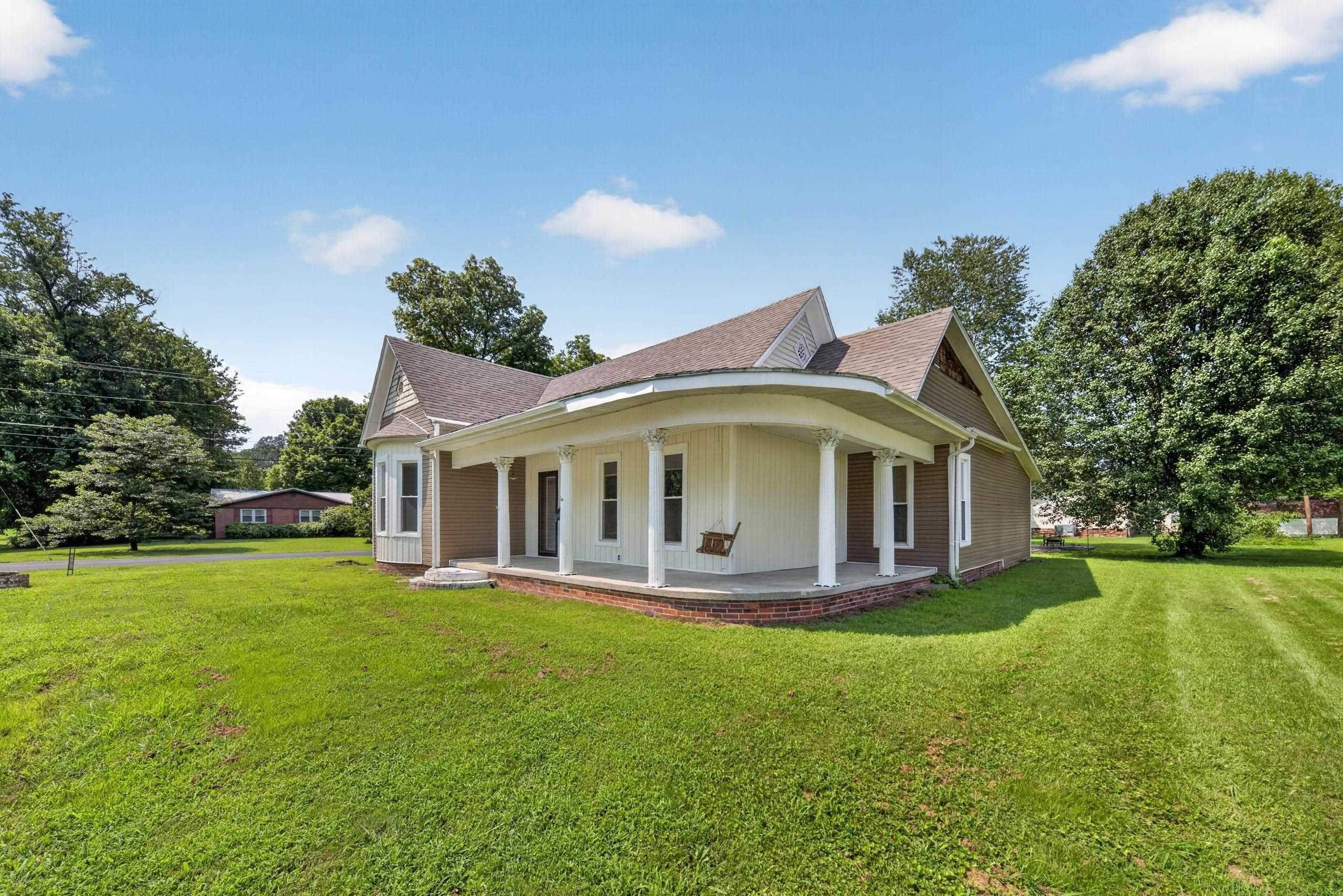 303 Oakwood Dr, Hartford, Kentucky 42347, 4 Bedrooms Bedrooms, ,2 BathroomsBathrooms,Single Family Residence,For Sale,Oakwood Dr,94711