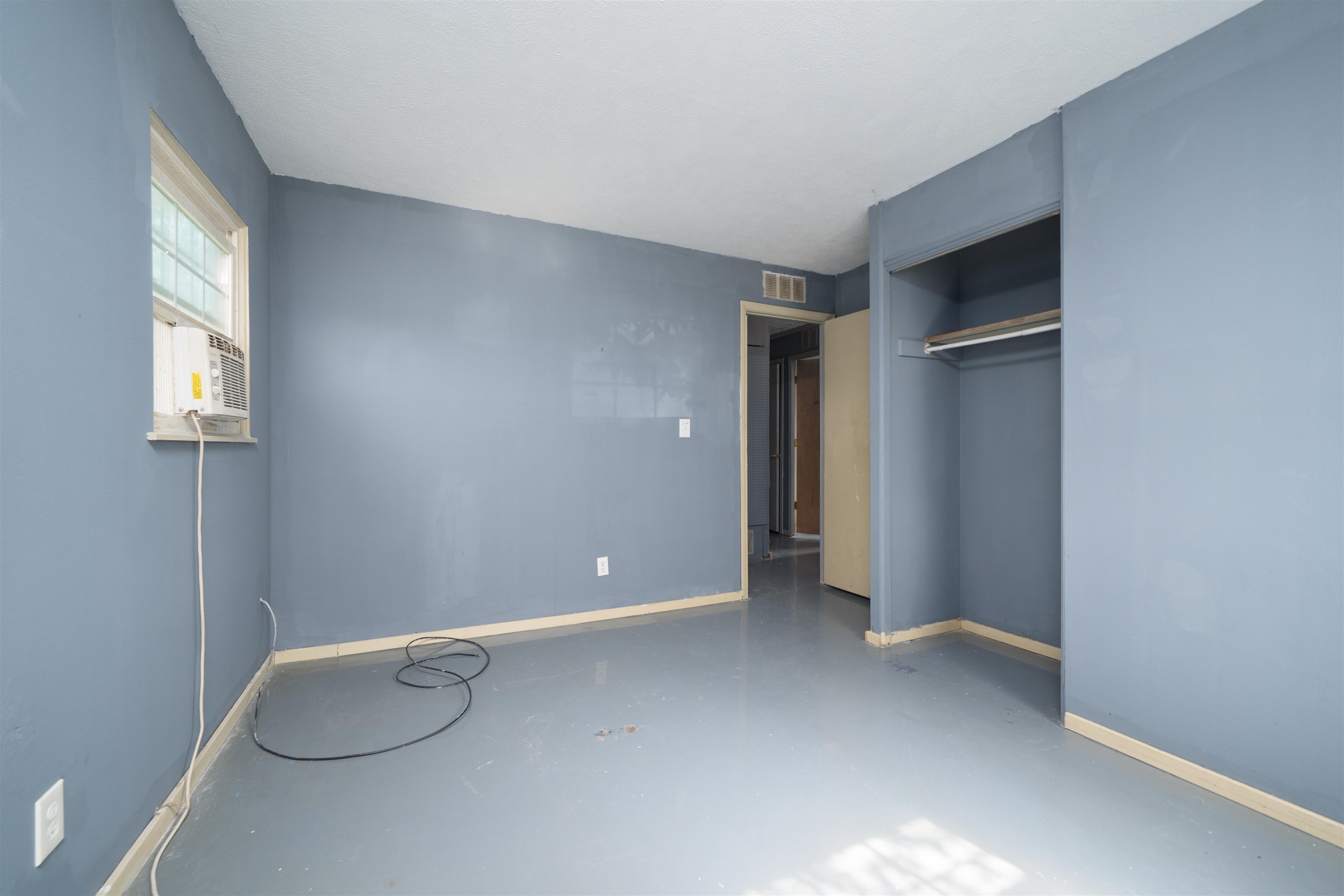 2731 West 10th St., Owensboro, Kentucky 42301, 3 Bedrooms Bedrooms, ,1 BathroomBathrooms,Single Family Residence,For Sale,West 10th St.,94731